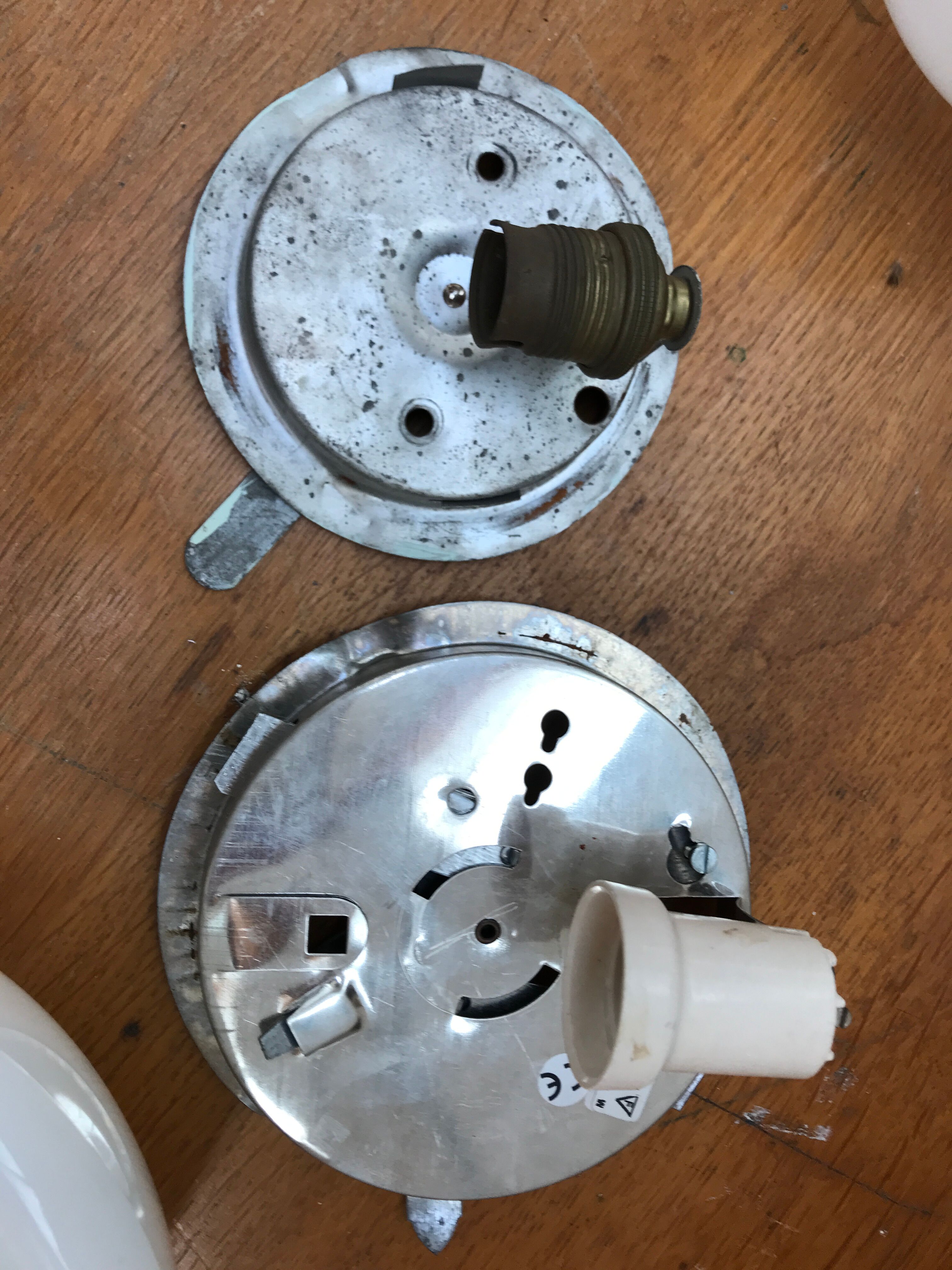 Lot de 2 plafonniers boules des années 70