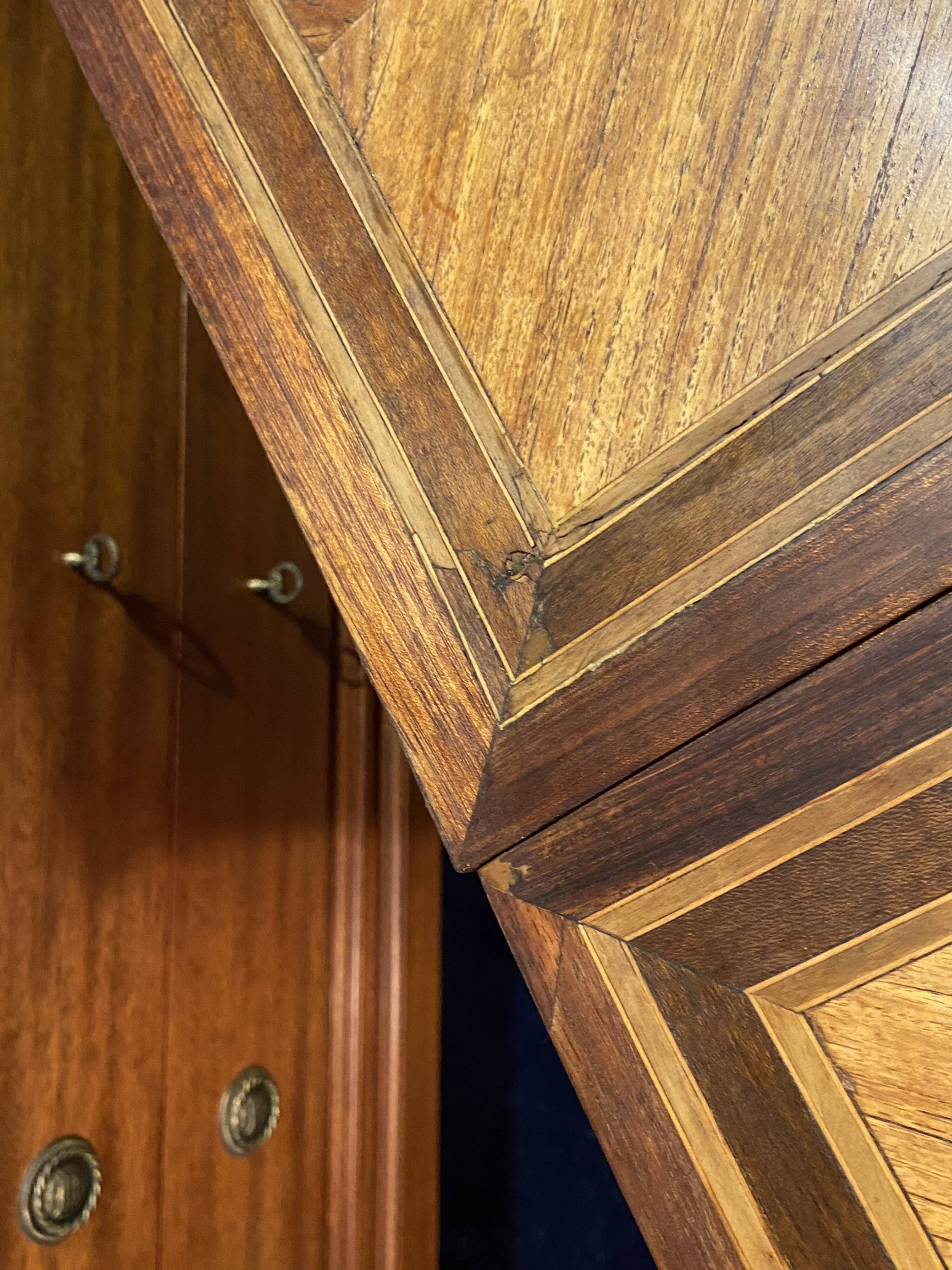 18th-century hairdresser with Louis XVI marquetry decoration.