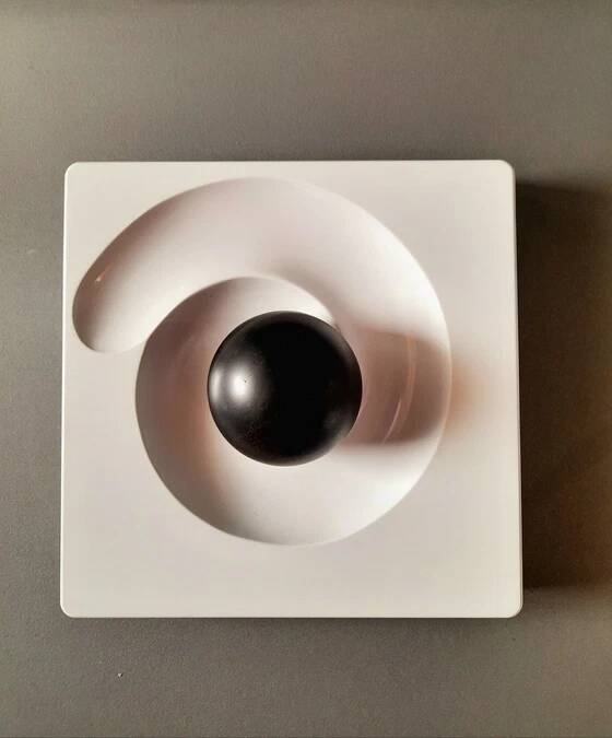 Spiros ashtray, eléonore peduzzi riva for artemide, 1970.