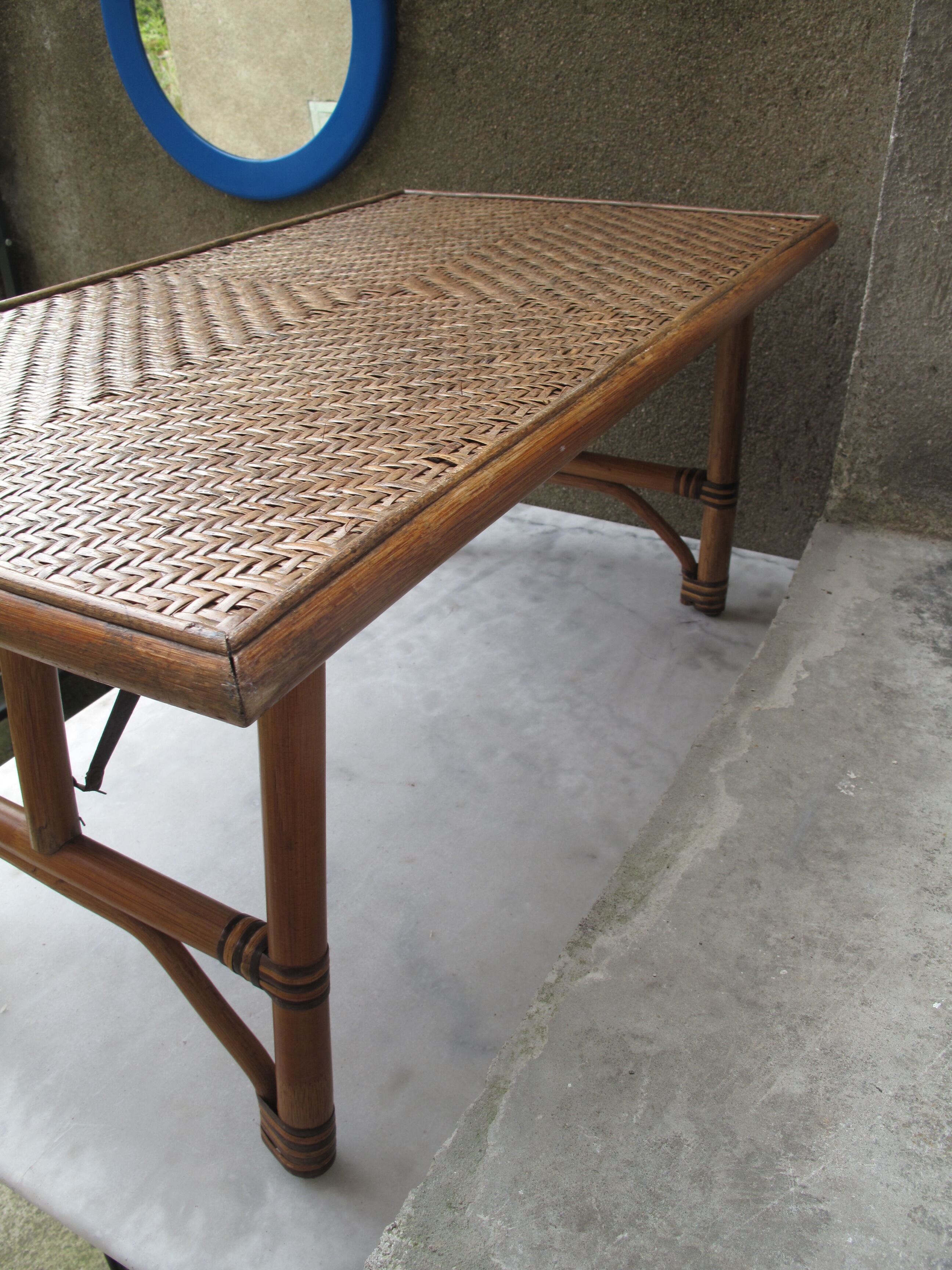 Folding rattan coffee table