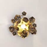Flower-shaped wall lamp