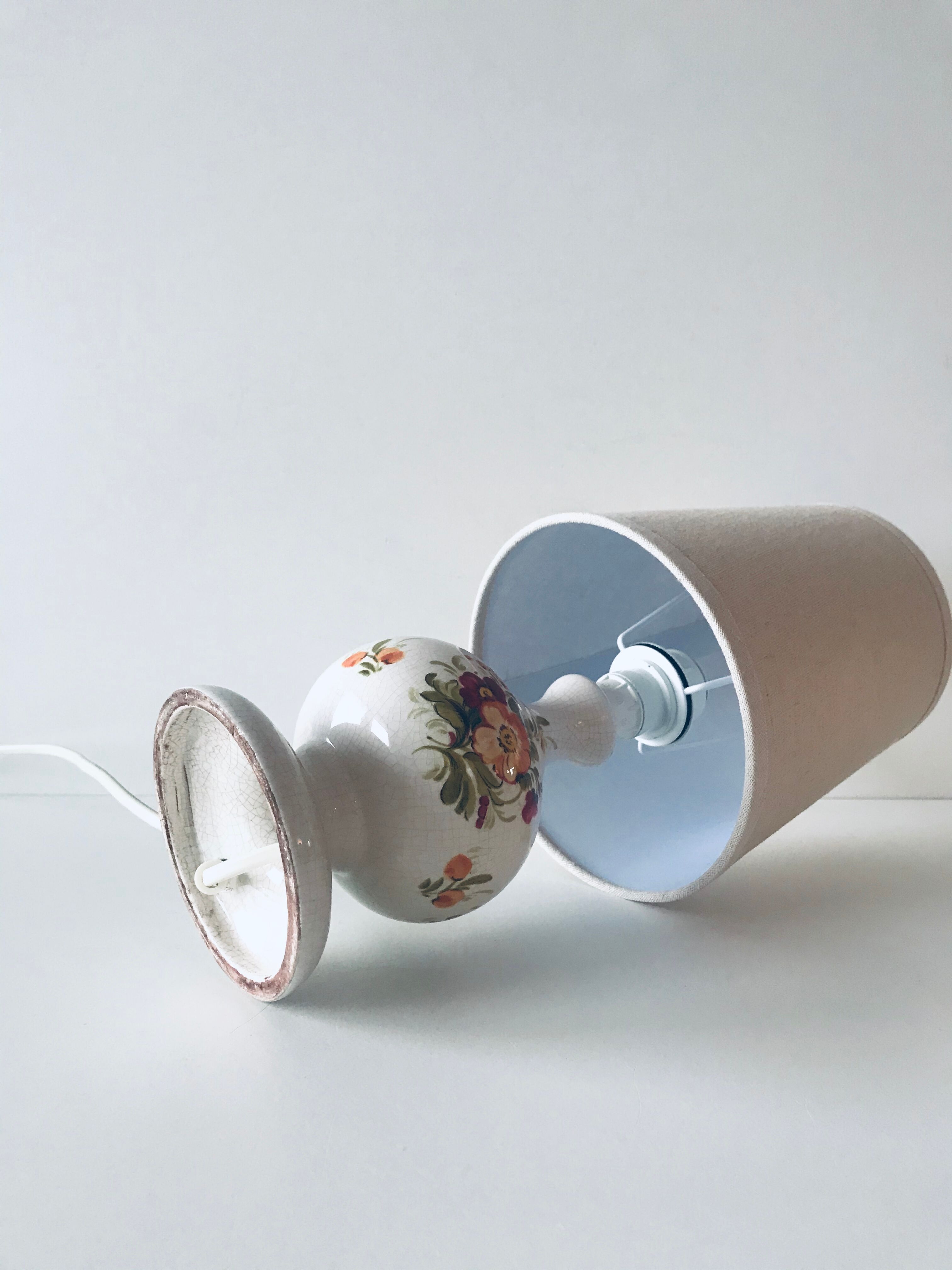 Ceramic lamp floral decoration