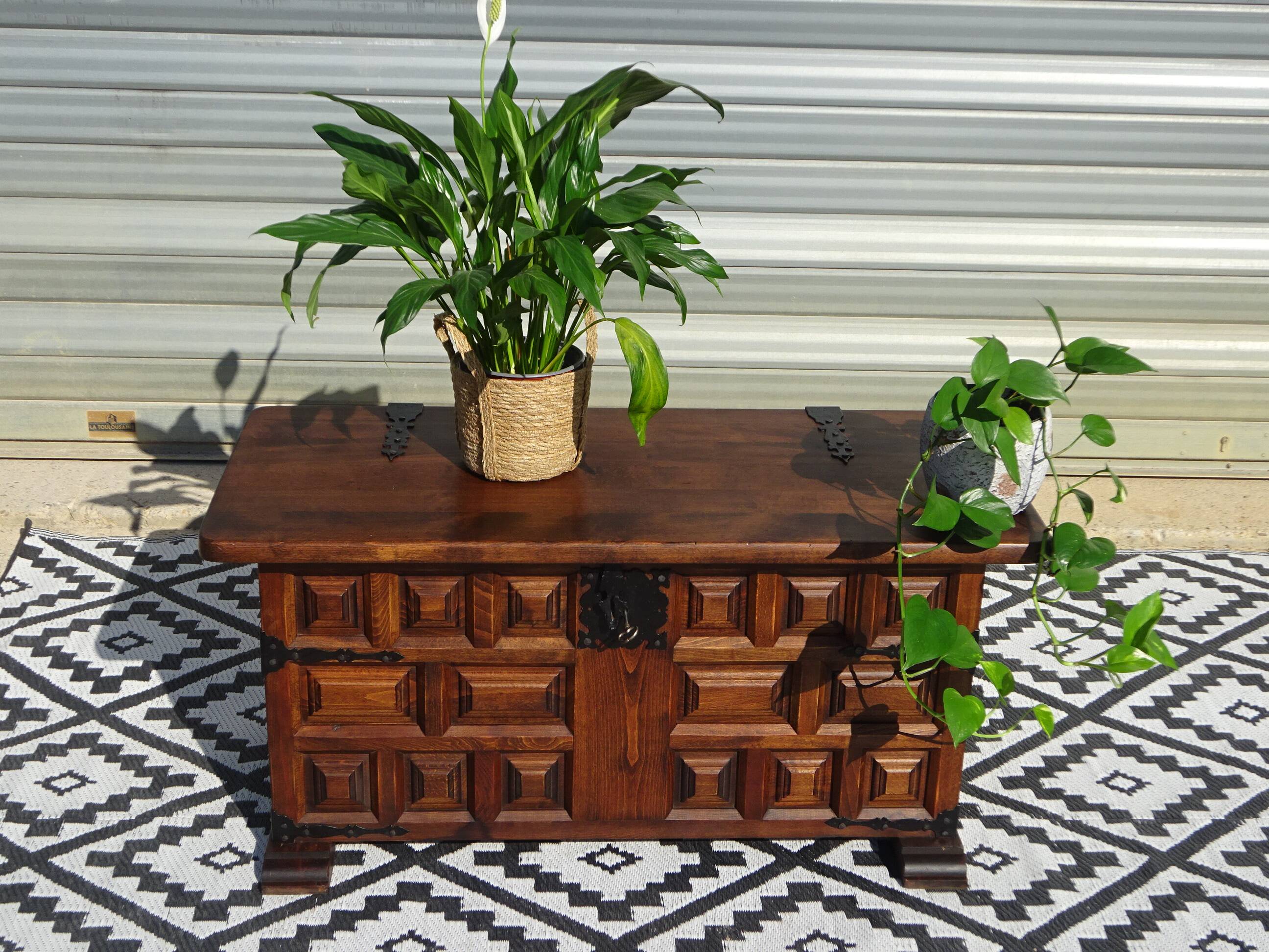 Tuscan chest in solid wood, Argudo Navarro, Spain