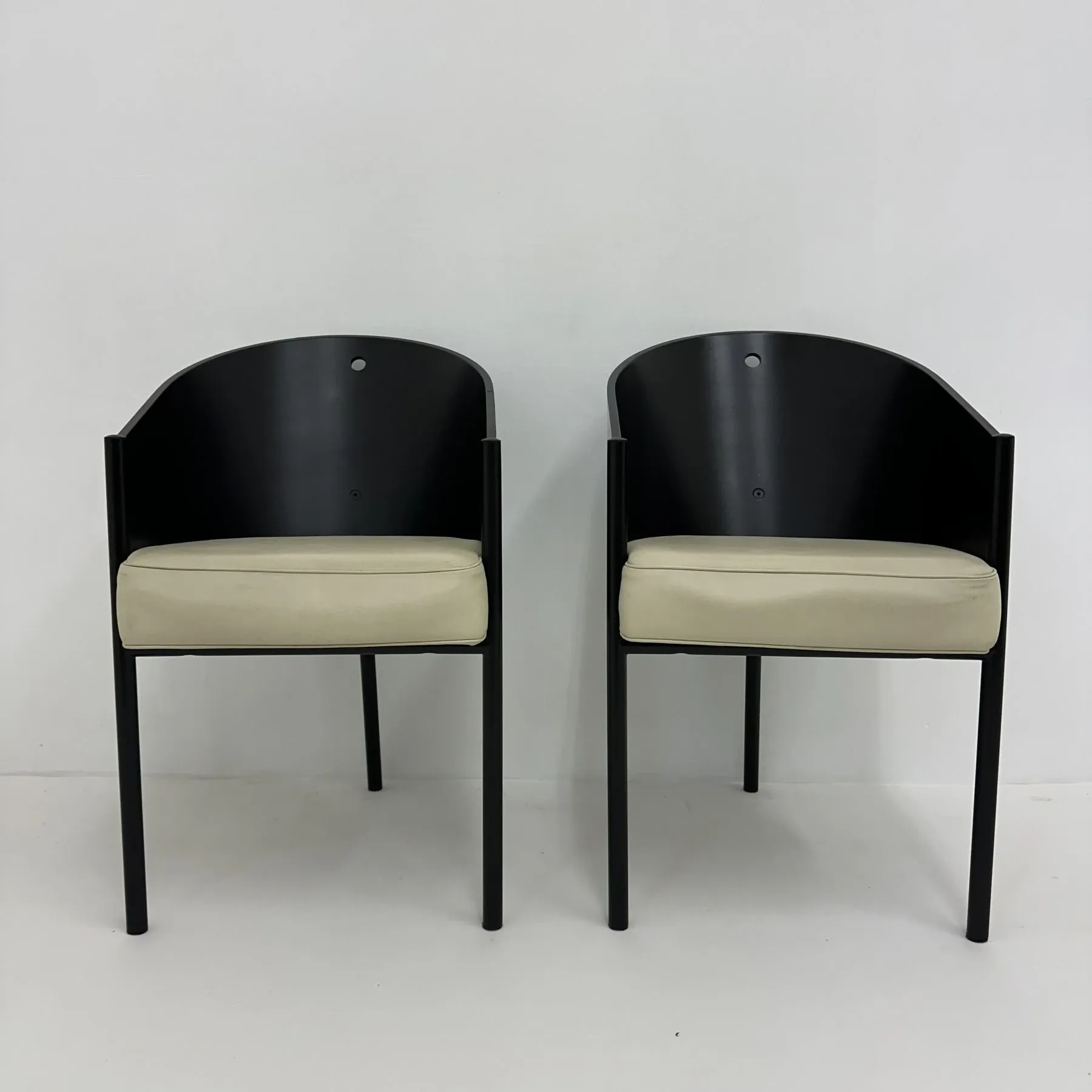Ensemble postmoderne de 2 chaises en cuir, Italie, 1980