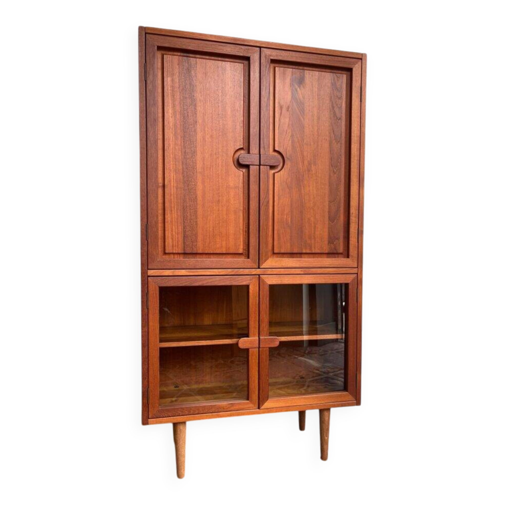 Dyrlund display cabinet