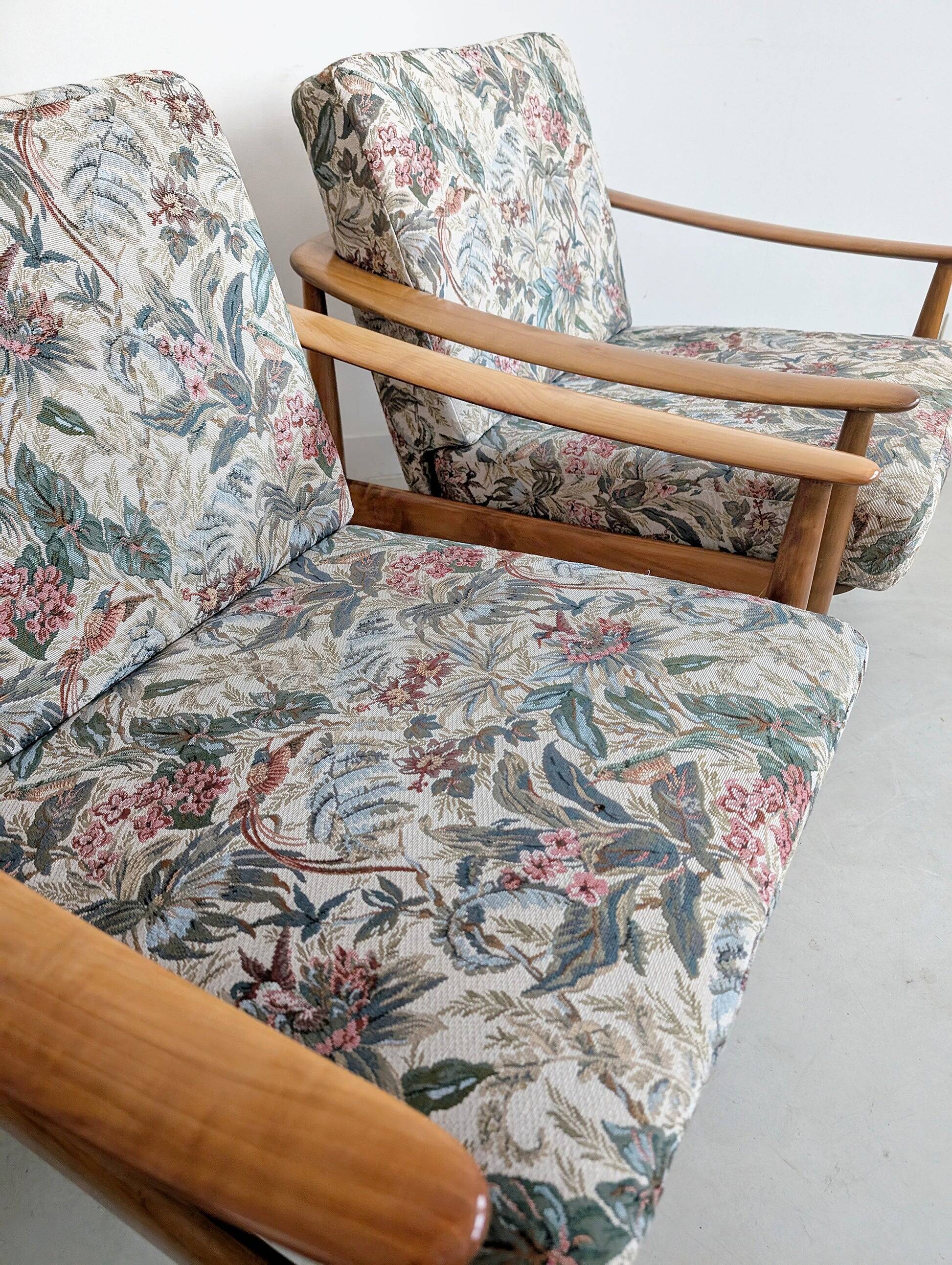 Set of 2 floral print lounge chairs by Carl Straub for Goldfeder 1960s