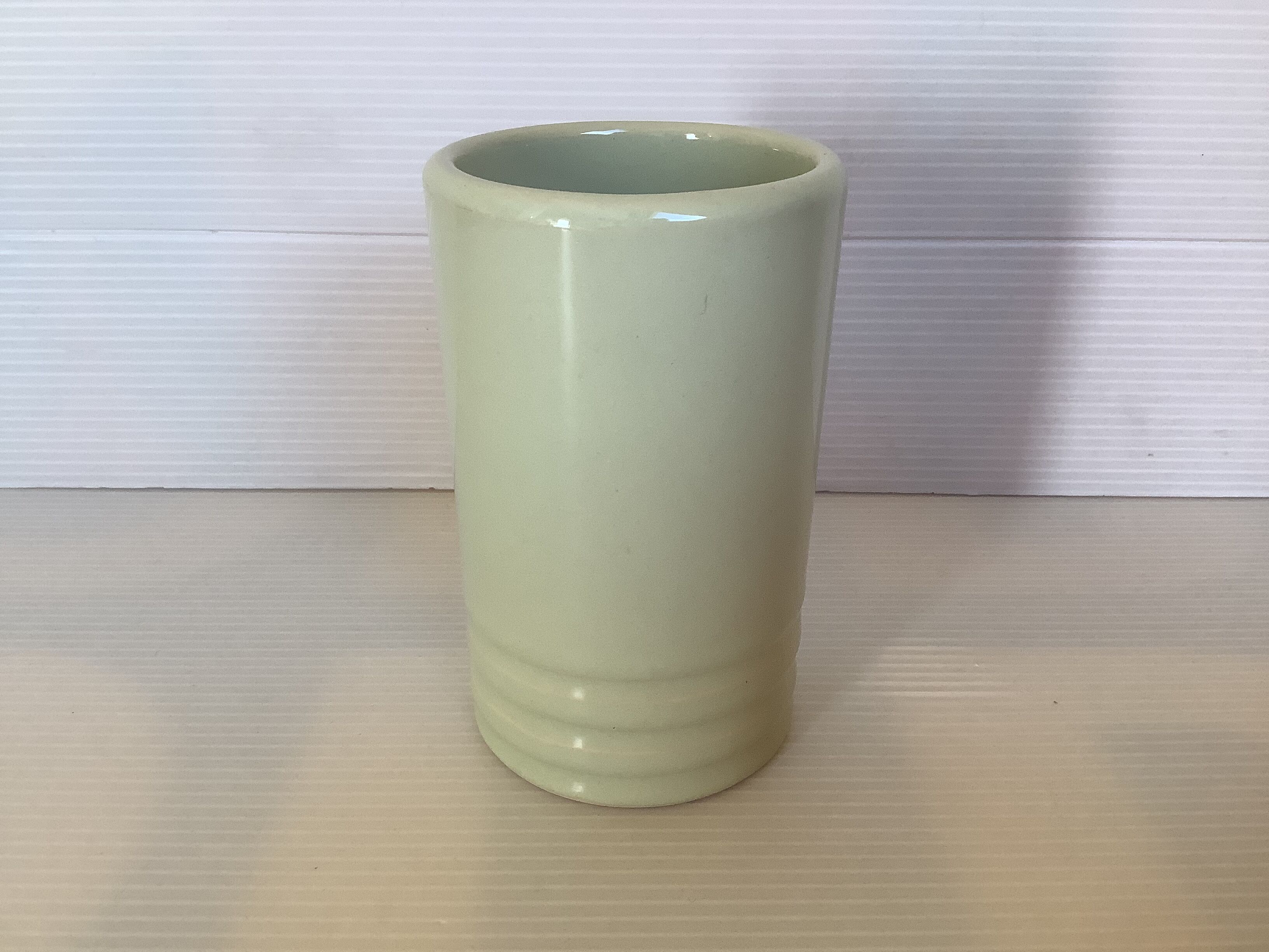 Pale green pencil pot