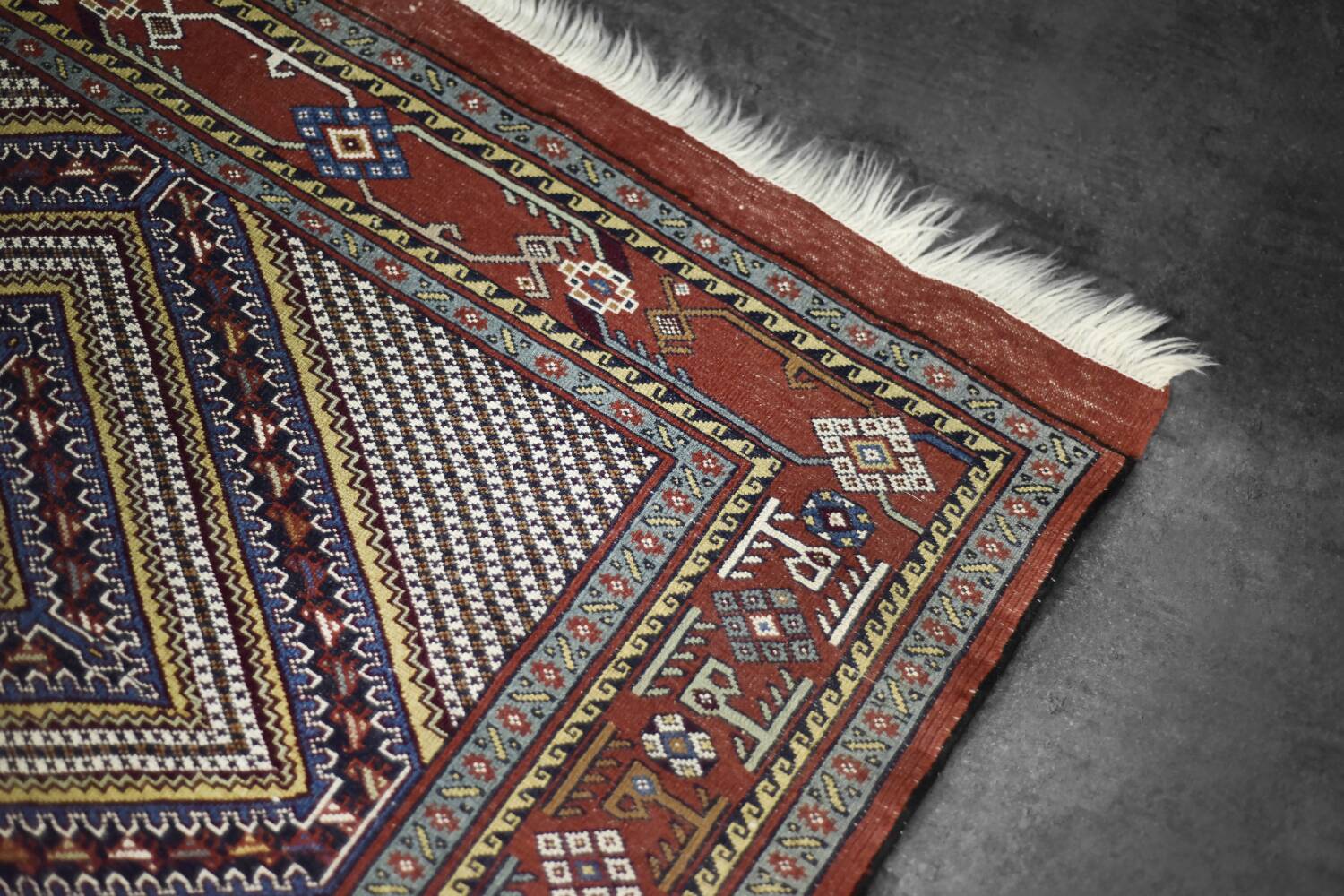 Vintage Hand-Woven Oriental Shiraz Rug, 1960s