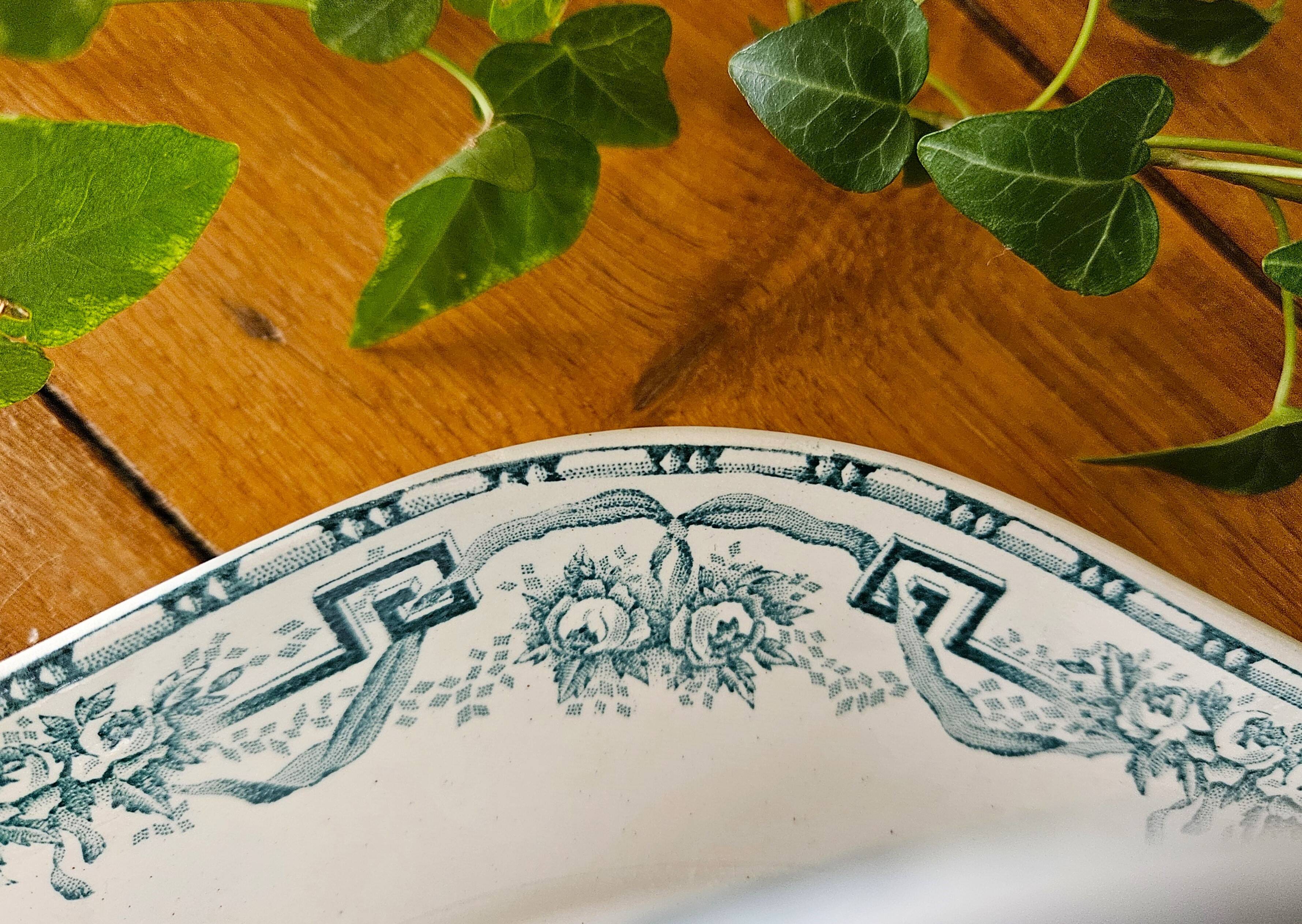 Saucière ancienne en faïence de Saint-Amand (Nord)