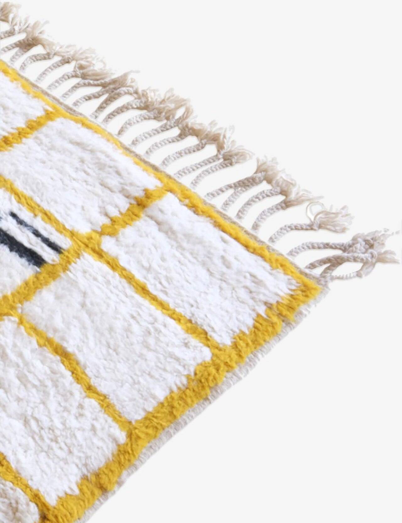 Traditional handmade Beni Ouarin rug size 150 x 250 cm