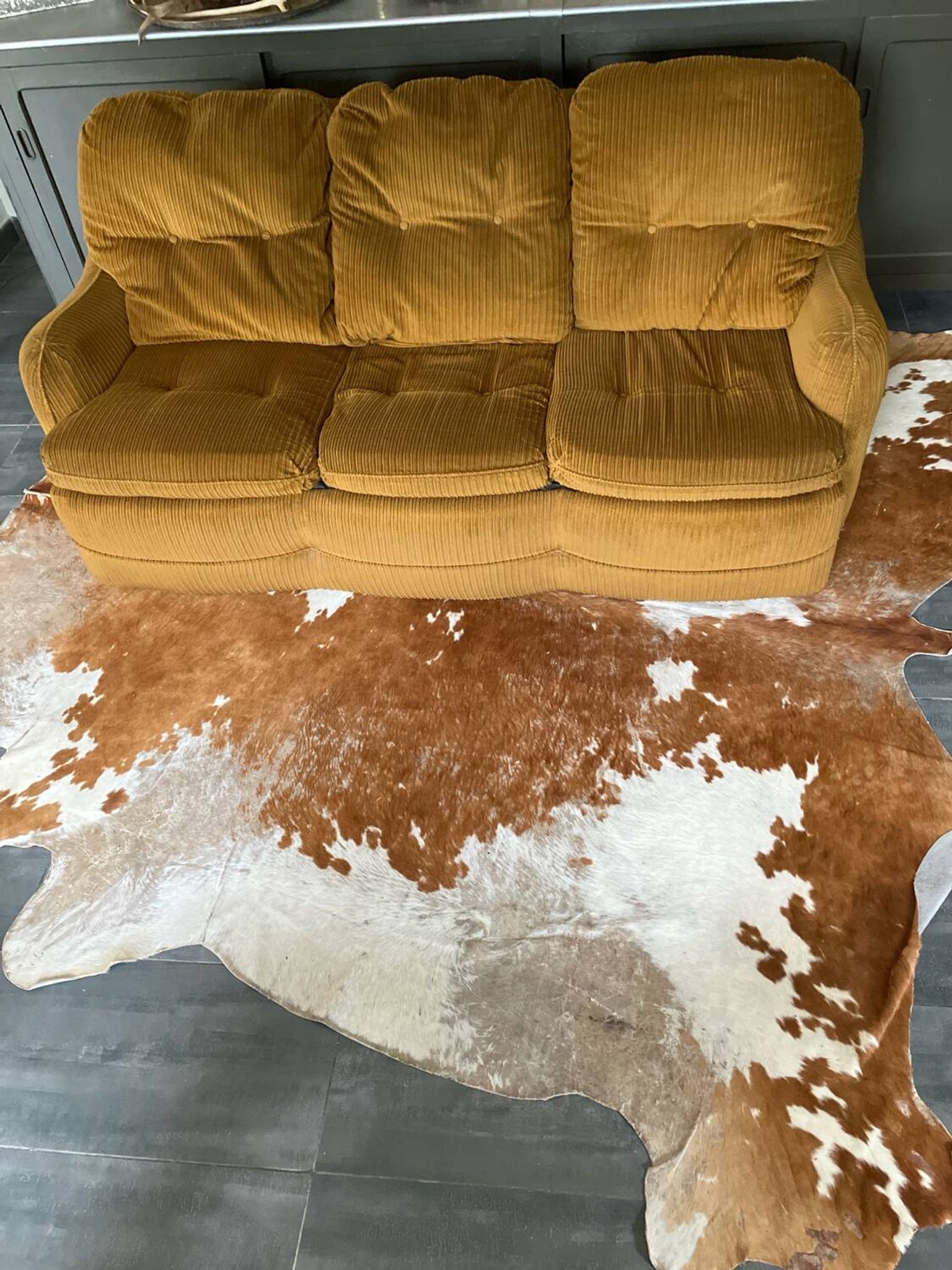Velvet 3-seater sofa bed
