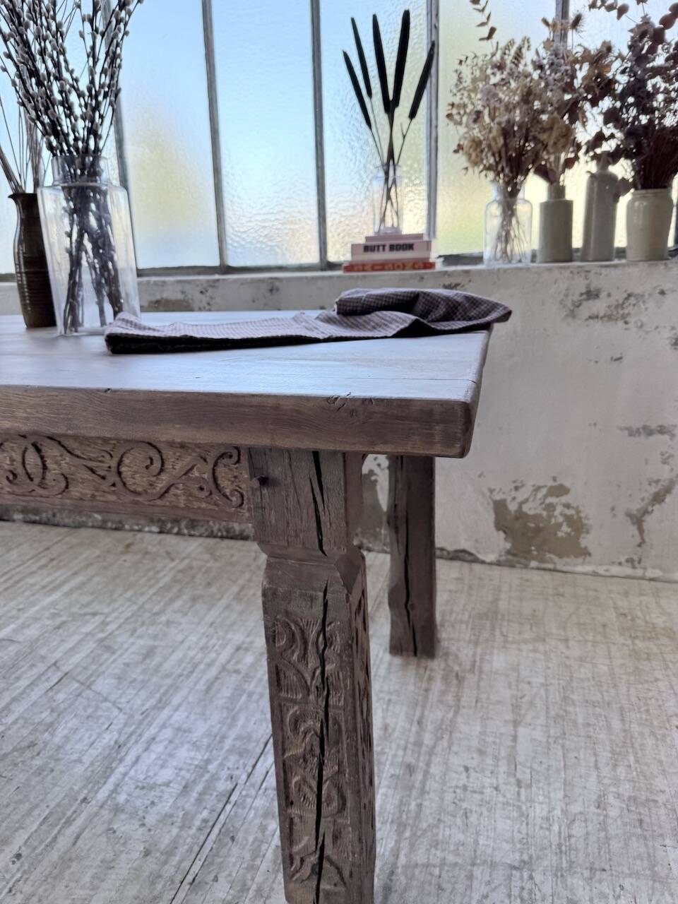 XL farmhouse table in solid oak, brutalist style, 20th century.