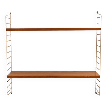 Scandinavian Hylla wall shelf in oak