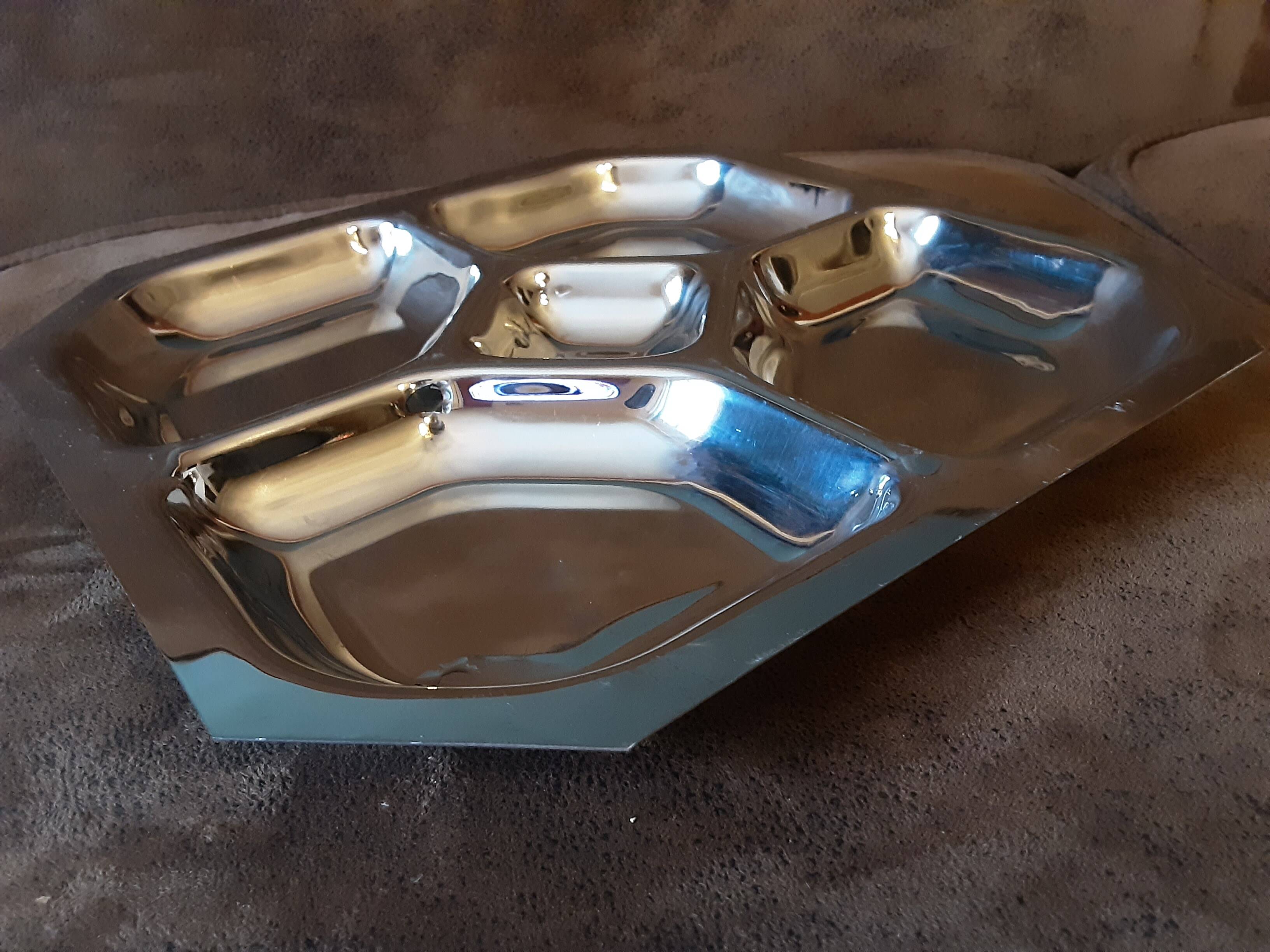 Metal compartment dish