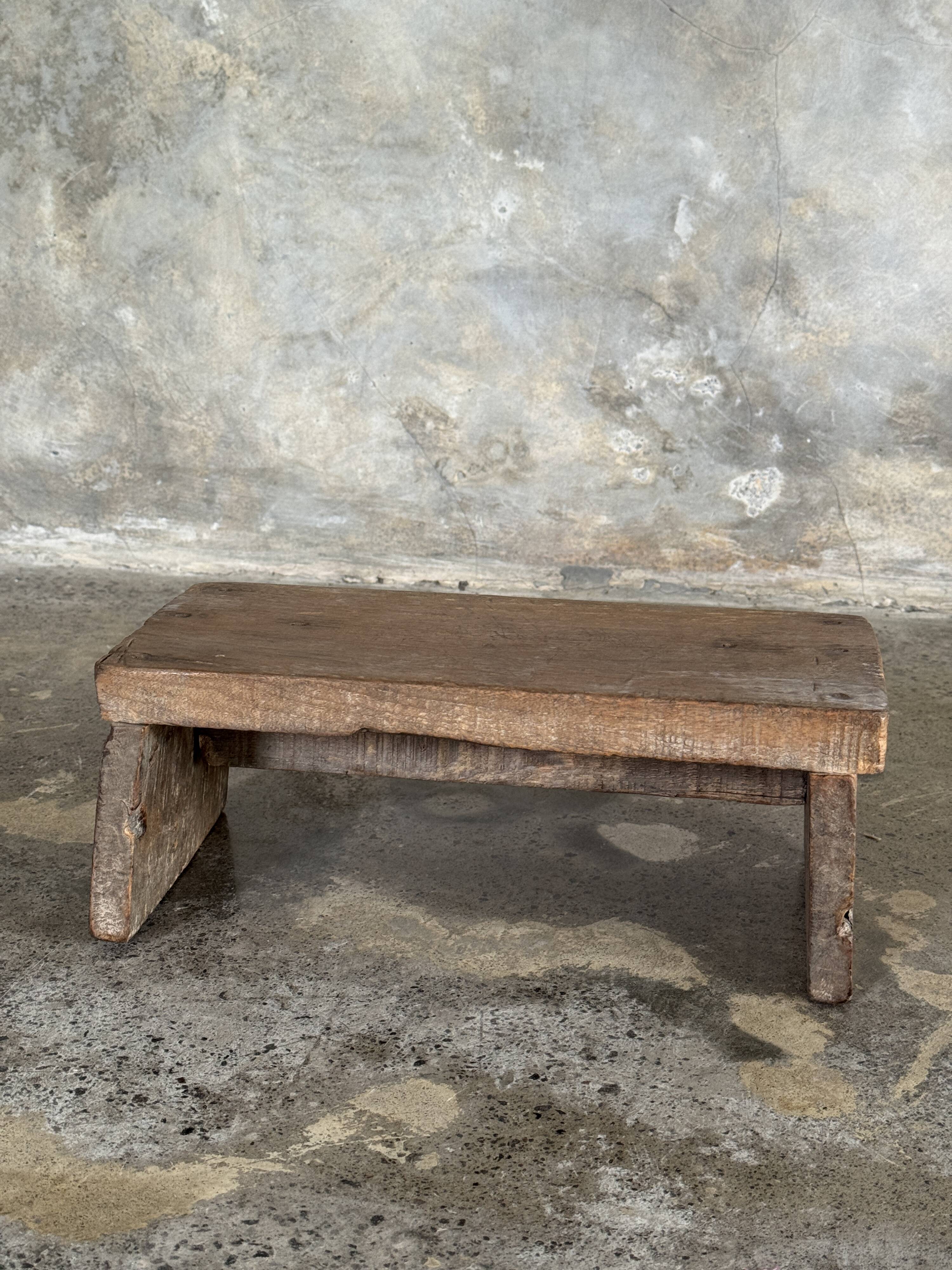 Small auxiliary stool in upcycled teak with a small hollow under the seat (3273)