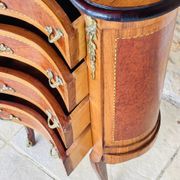 Commode style Louis XV en loupe d'orme et noyer