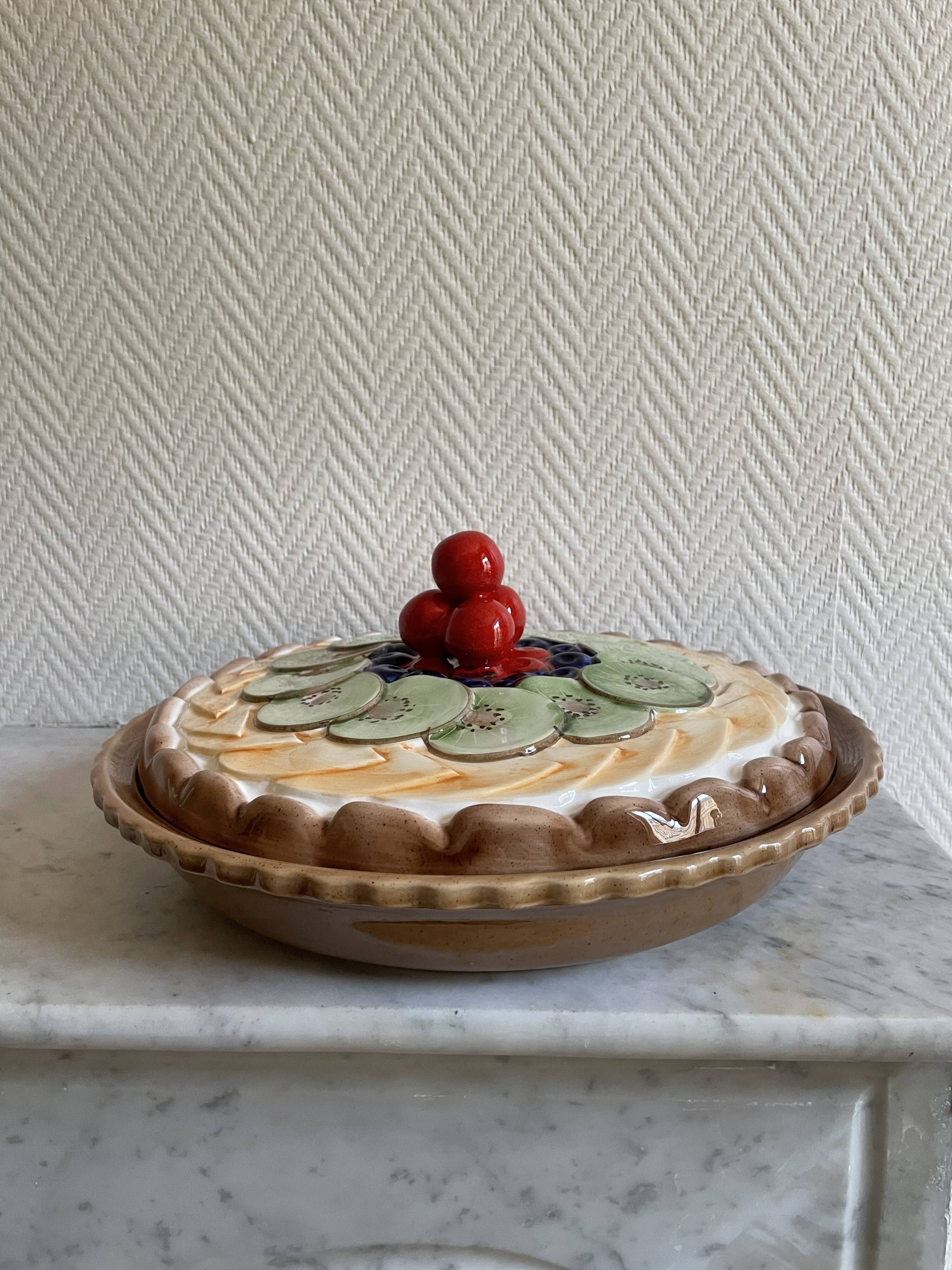 Kiwi slip ceramic pie dish