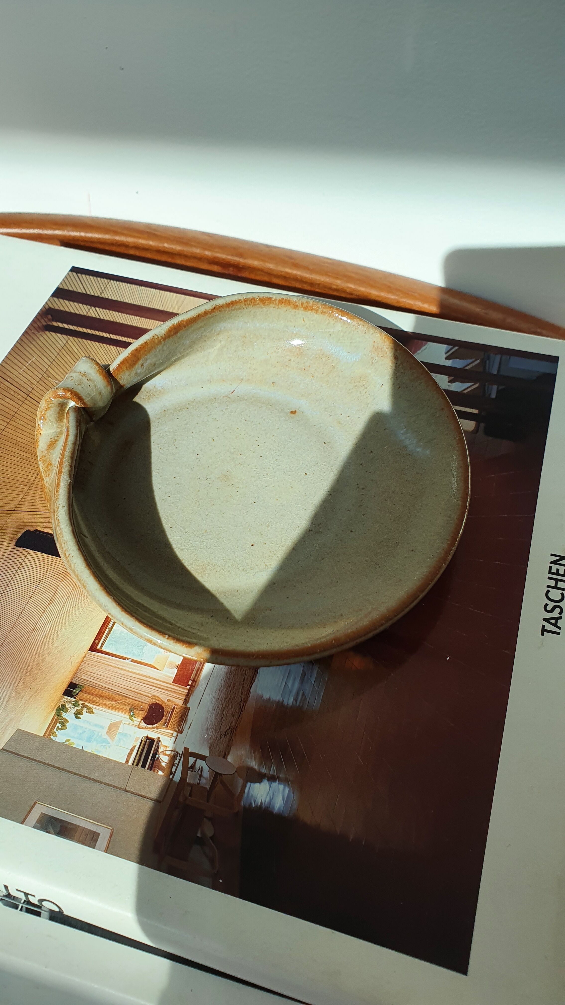 6 enamelled sandstone cups