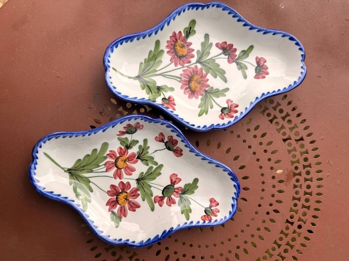 Vintage Ceramic Bowls – Hand-Painted Floral Design