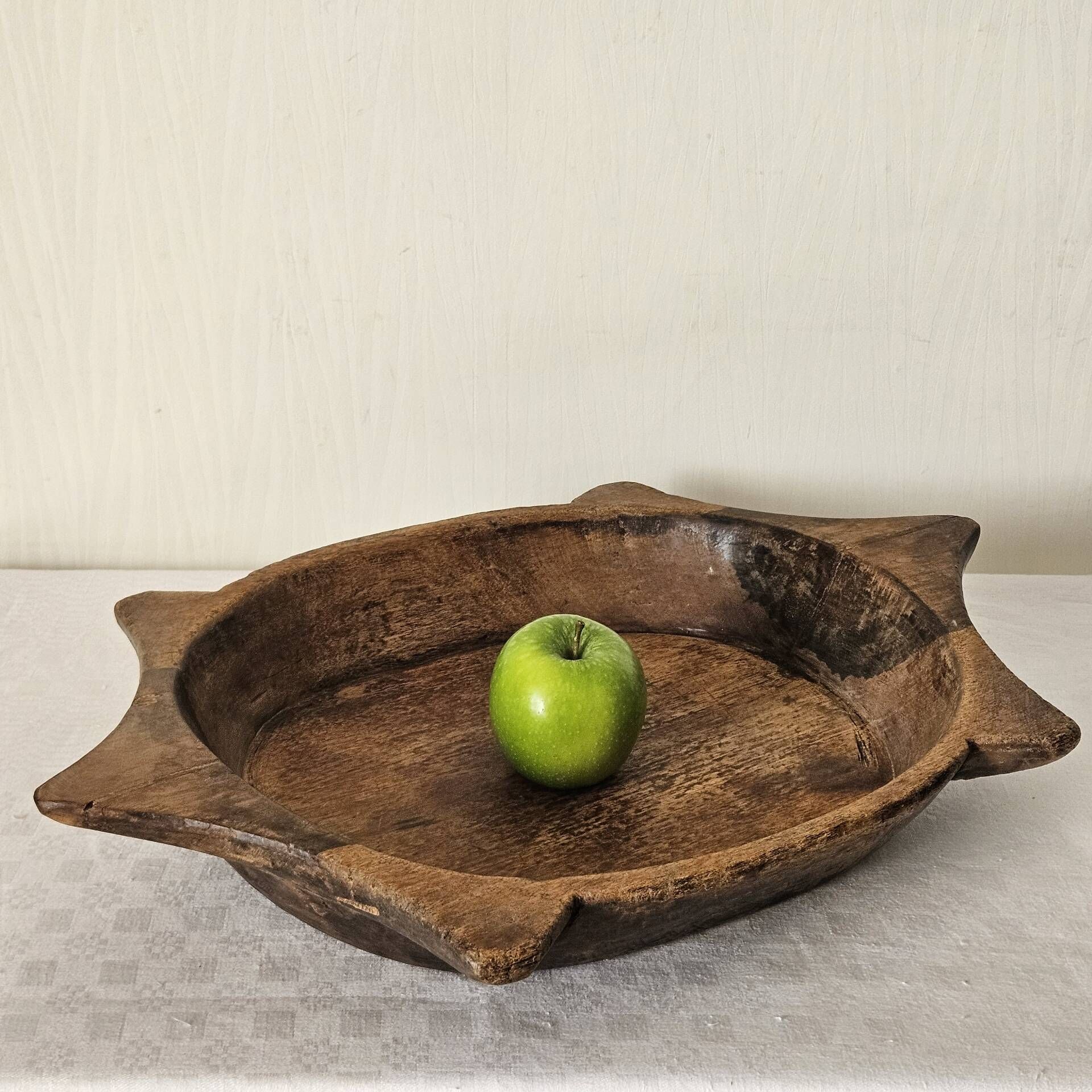Antique wooden dish "Parat" India early 20th century