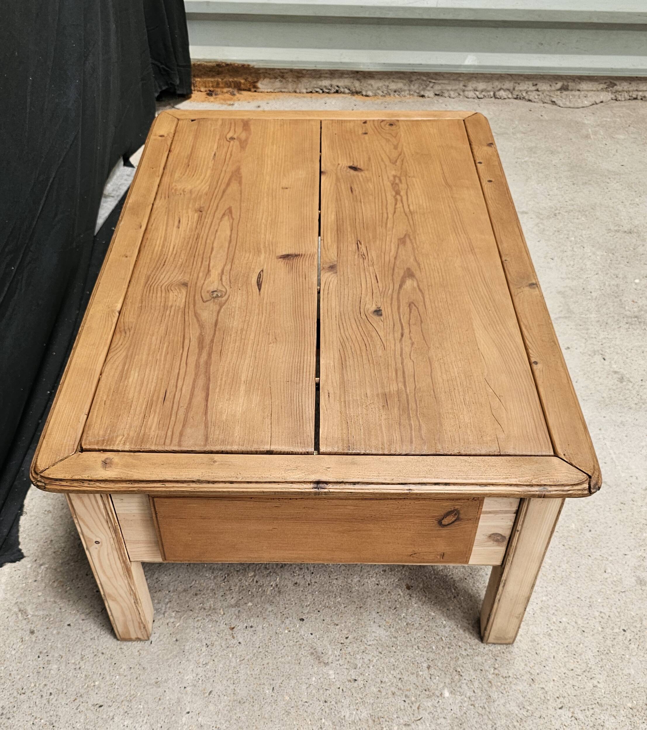 Scandinavian pine 4-drawer coffee table