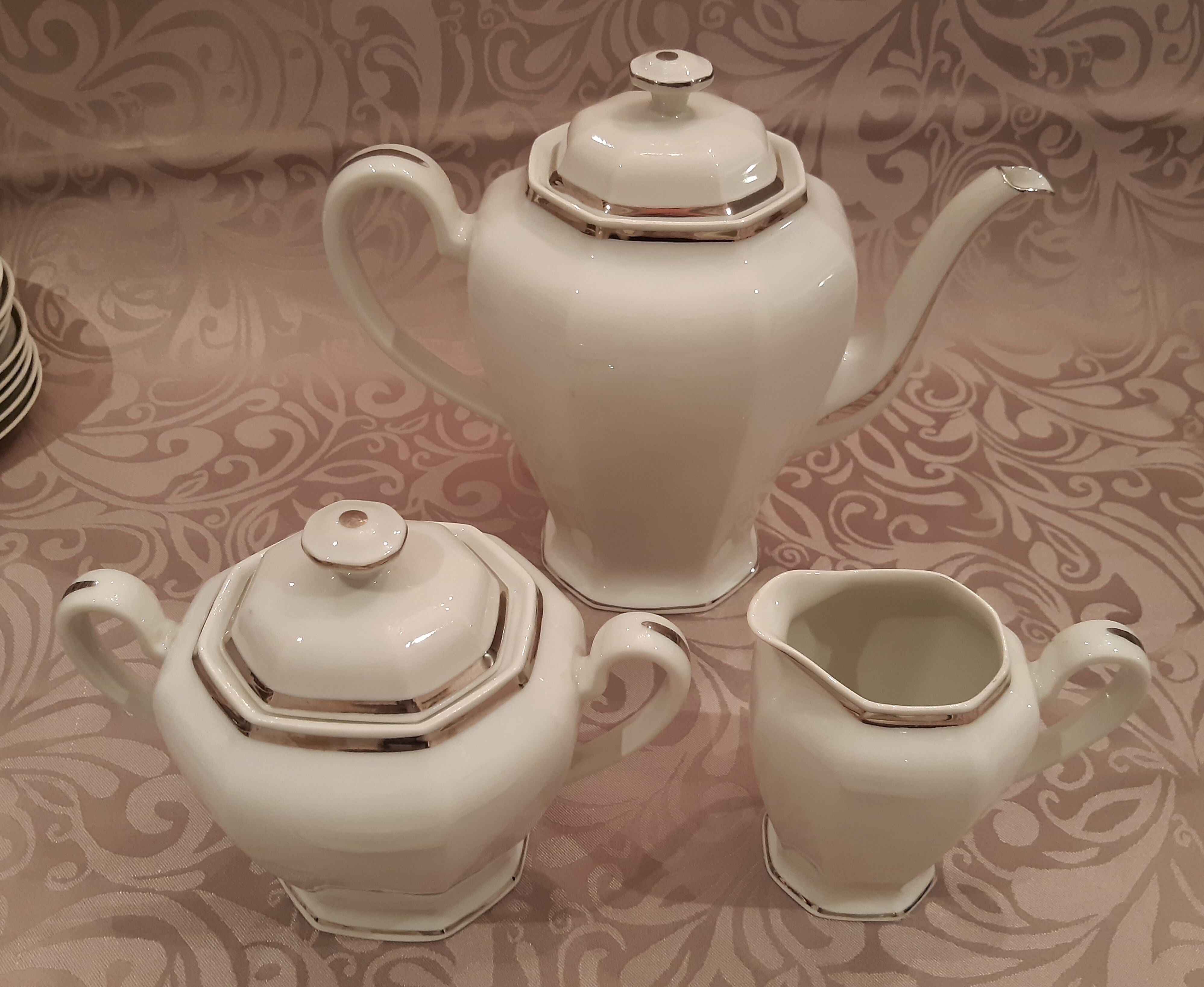 Complete art deco service in Limoges porcelain 12 cups