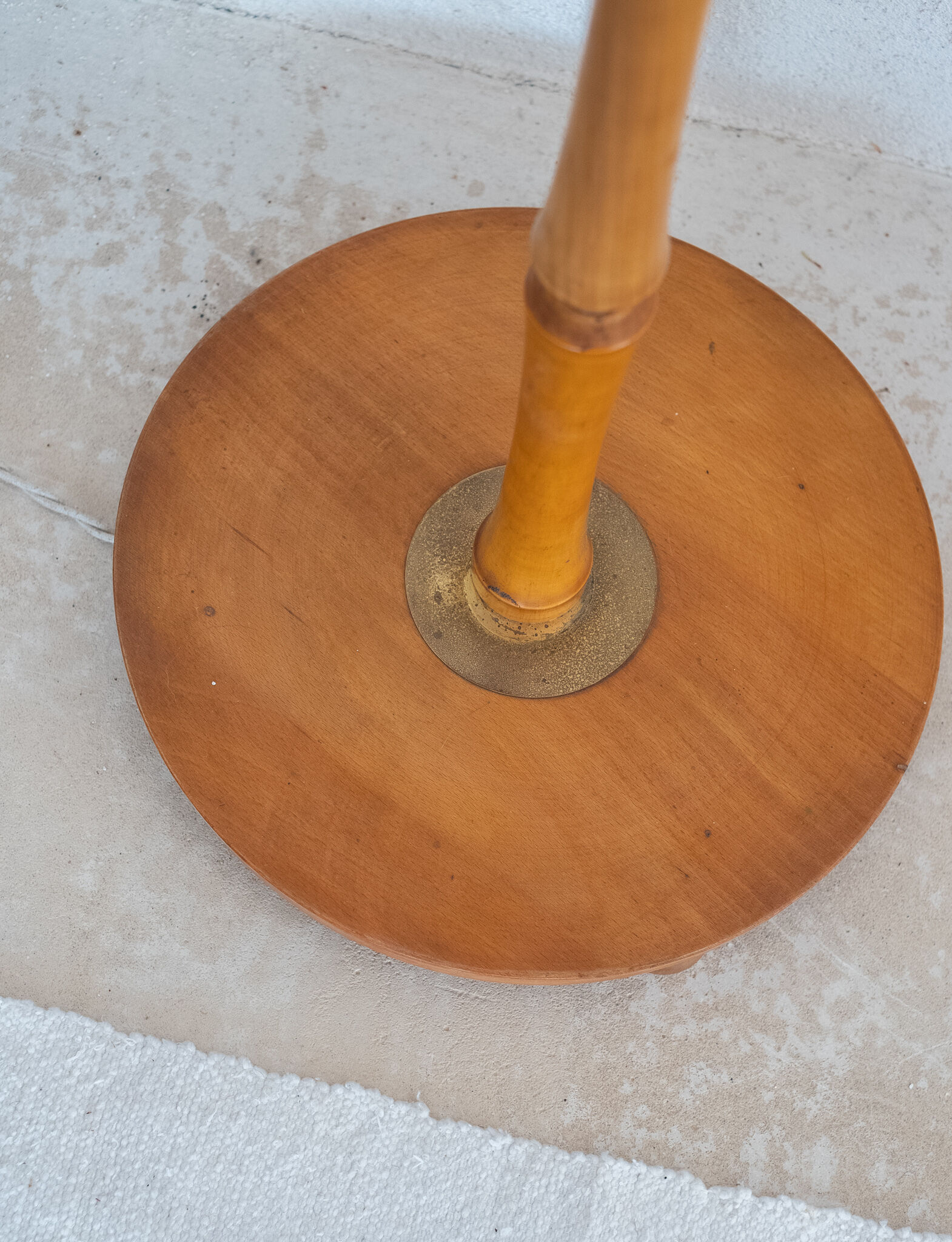 Wooden floor lamp with cotton rope shade