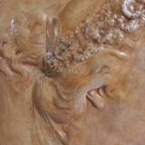 Médaillon en plâtre , haut relief, patine ocre jaune, représentant la divinité agraire romaine Flore