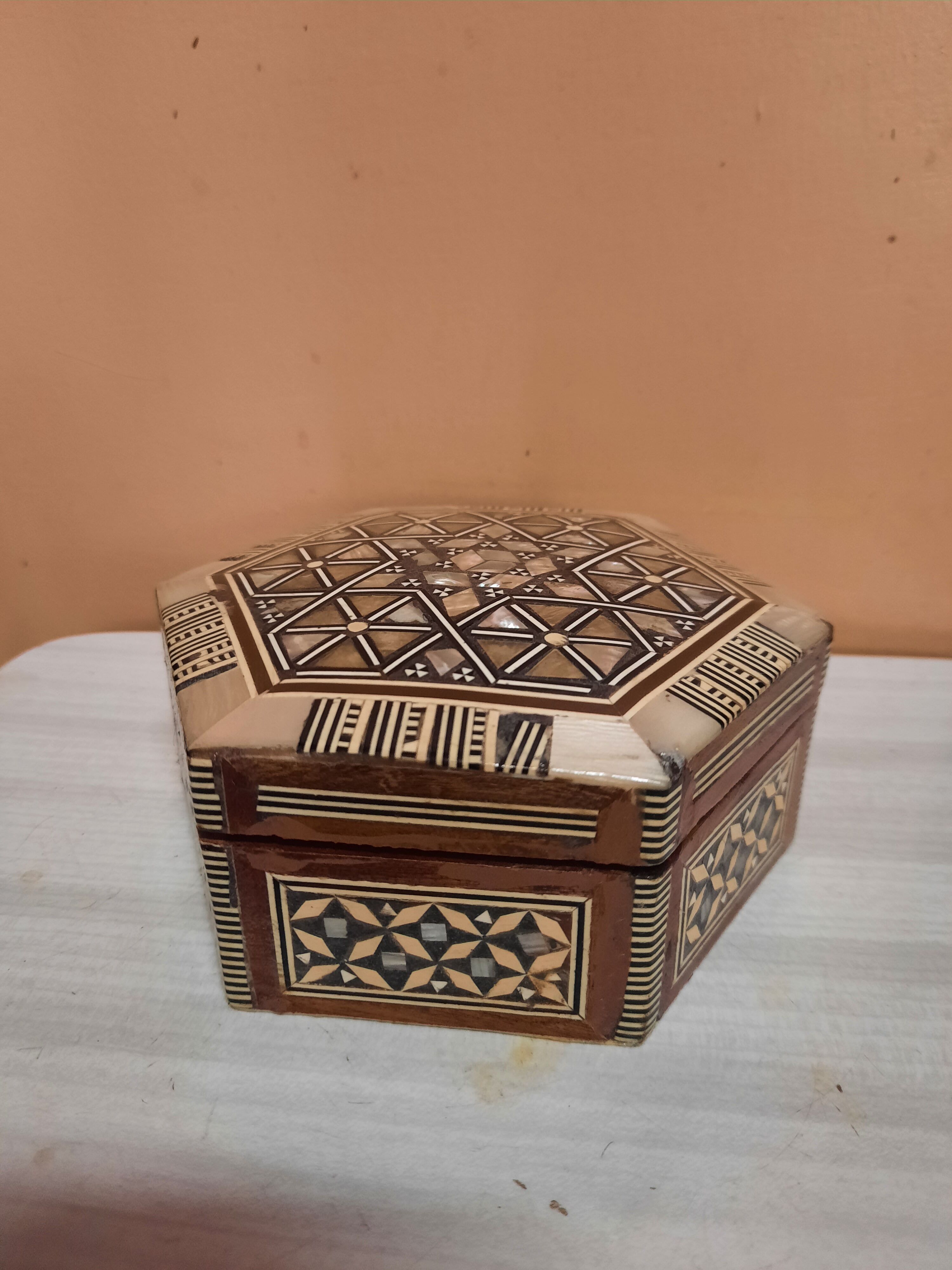 Boite a bijoux en marqueterie de nacre