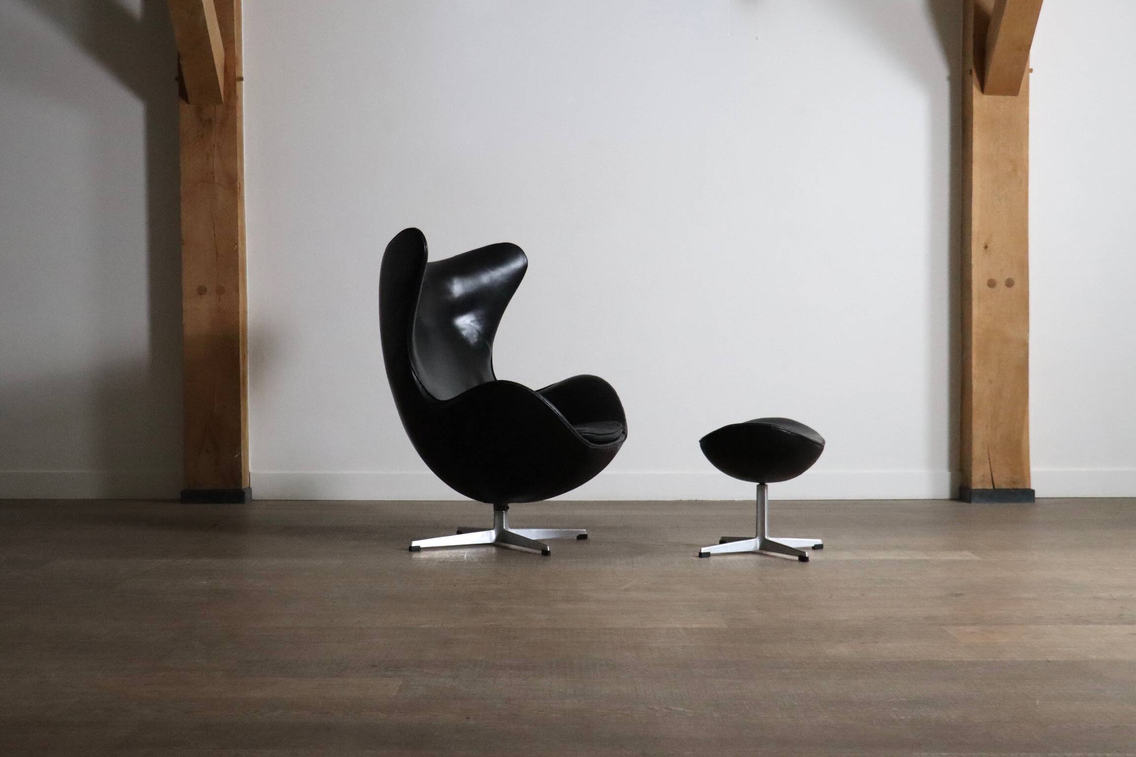 "Egg" armchair with ottoman, designed by Arne Jacobsen for Fritz Hansen, Denmark, 1963