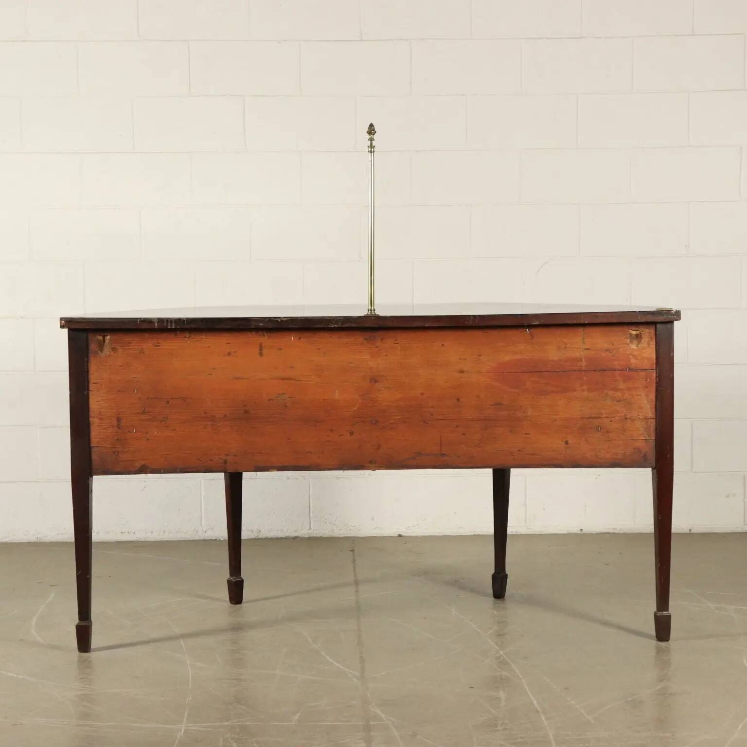 Buffet anglais George III en acajou, érable, ébène et bronze doré, vers 1790