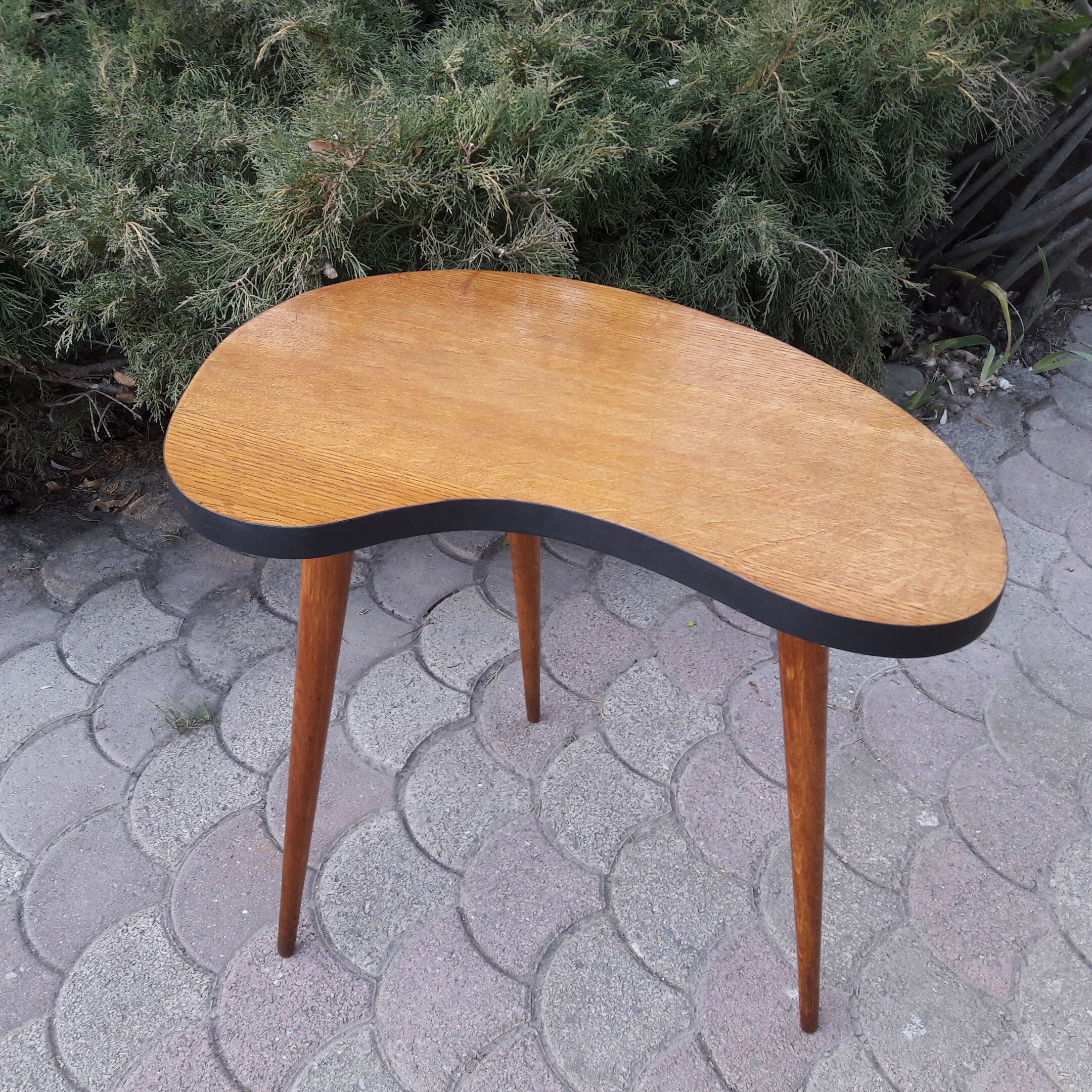 Table tripode haricot