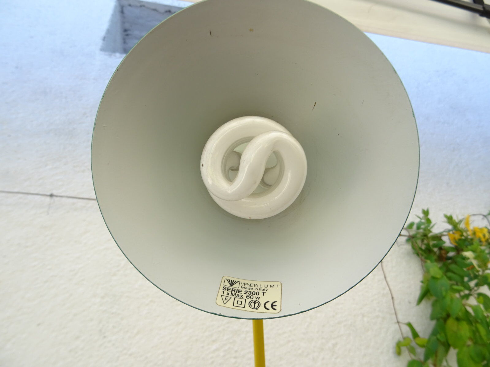 80s metal lamppost Memphis style