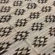 Grand tapis Kilim en laine neutre, tissé à plat géométrique tribal fait main 294 x 259 cm