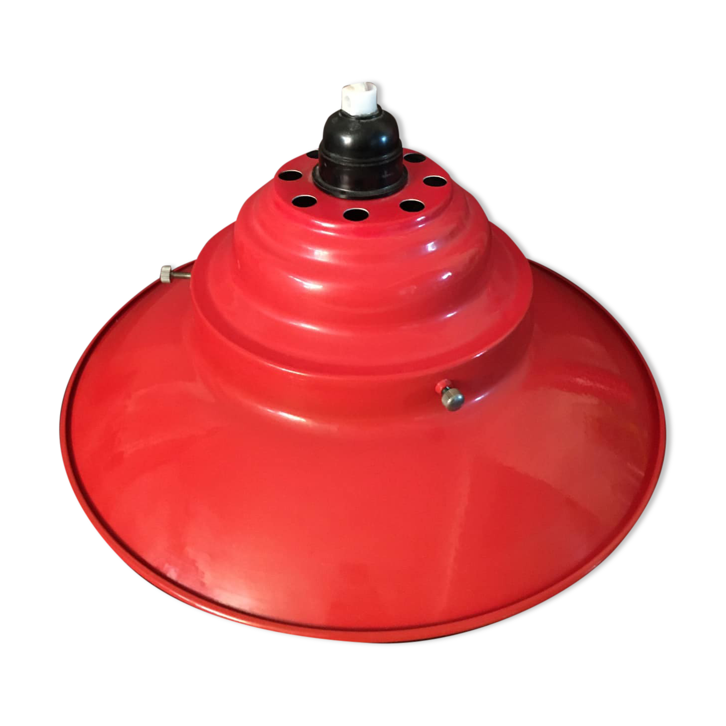 Industrial suspension in red metal