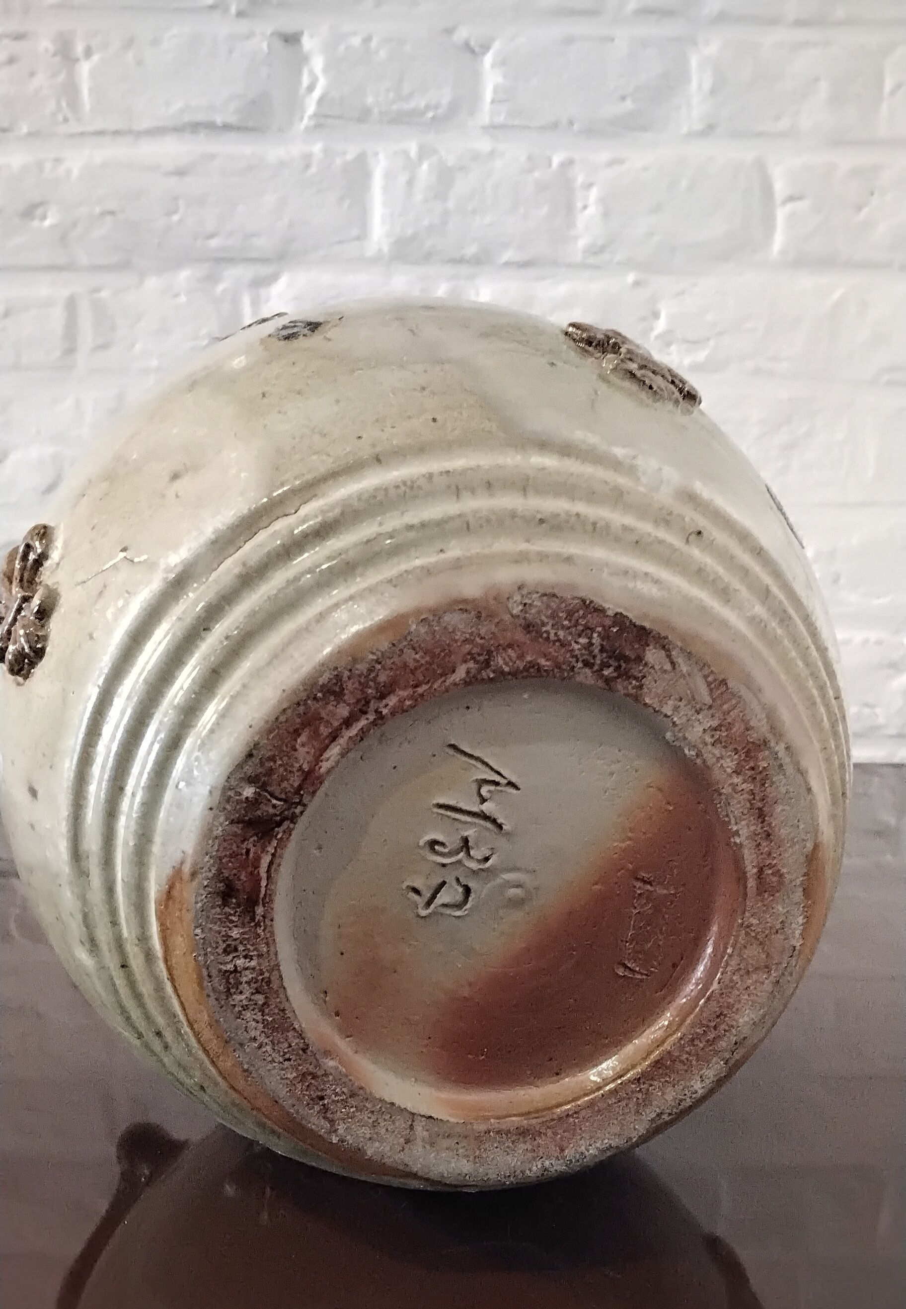 Vase with handles in Guérin sandstone