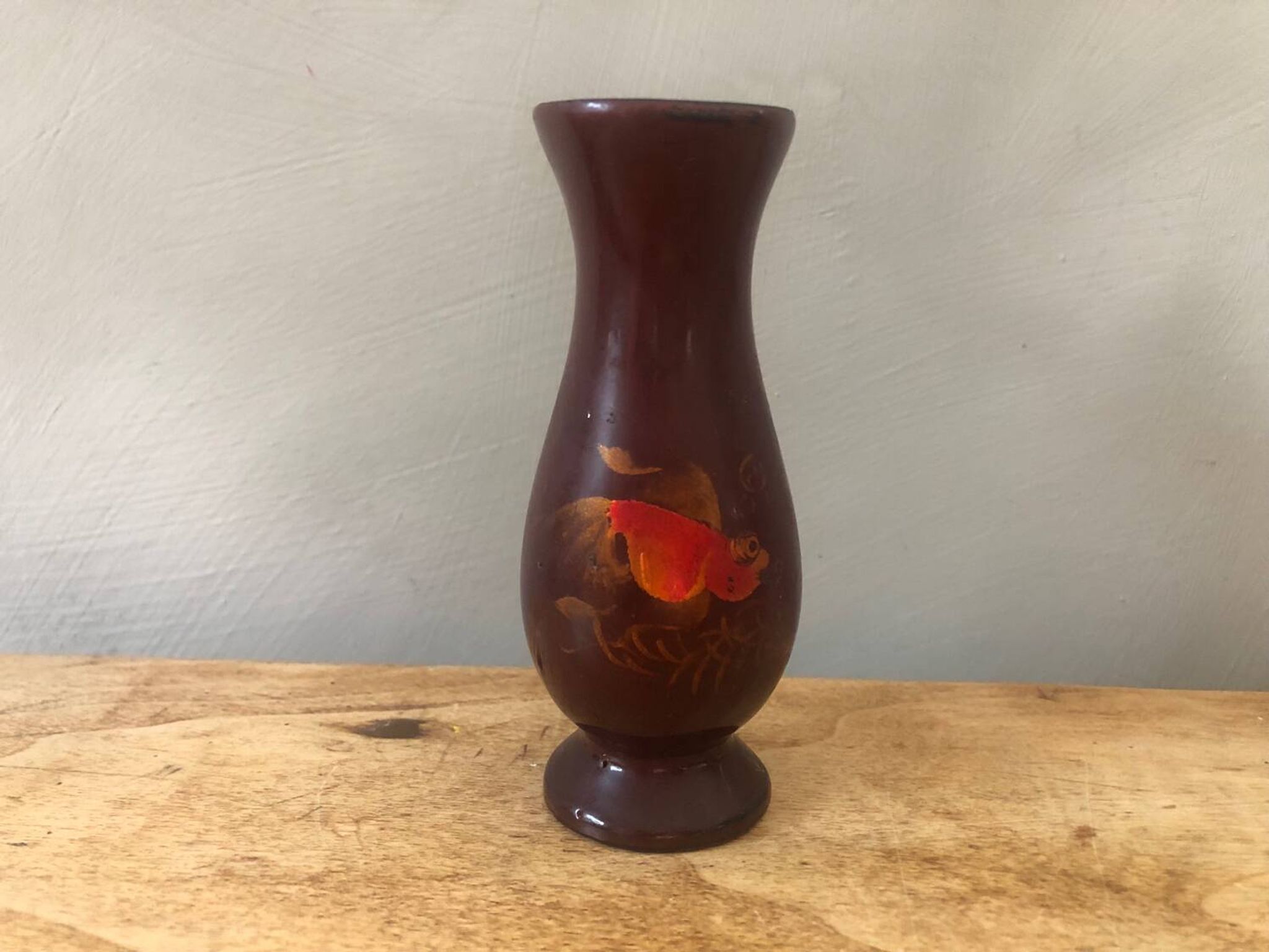 Lacquered wooden vase, Vietnam, 20th century.
