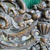 Miroir en laiton repousse a parcloses style louis xvi