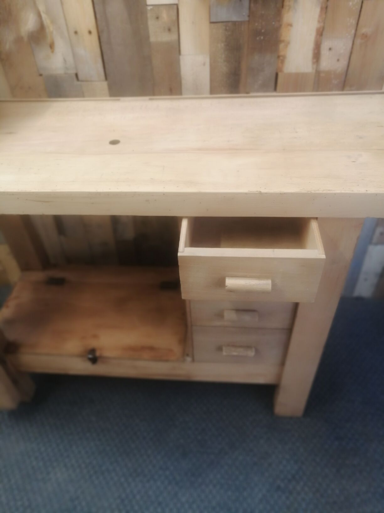 Carpenter's workbench