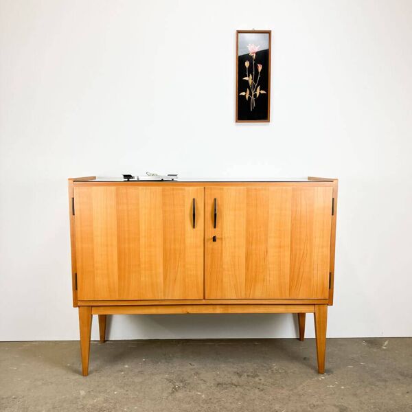 Petit buffet, WK Möbel, placage clair avec plateau en verre noir, années 50