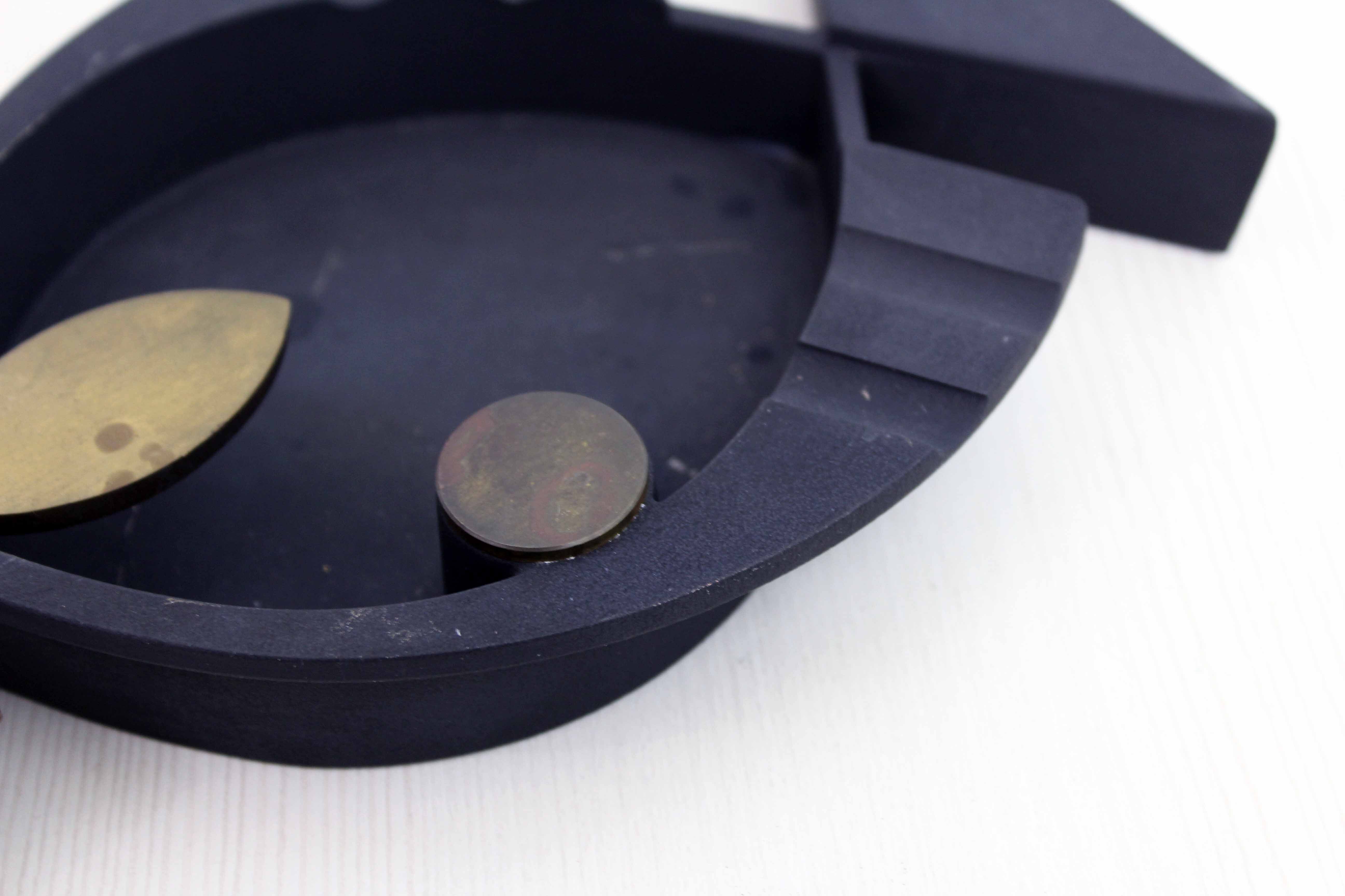 Metal "fish" ashtray