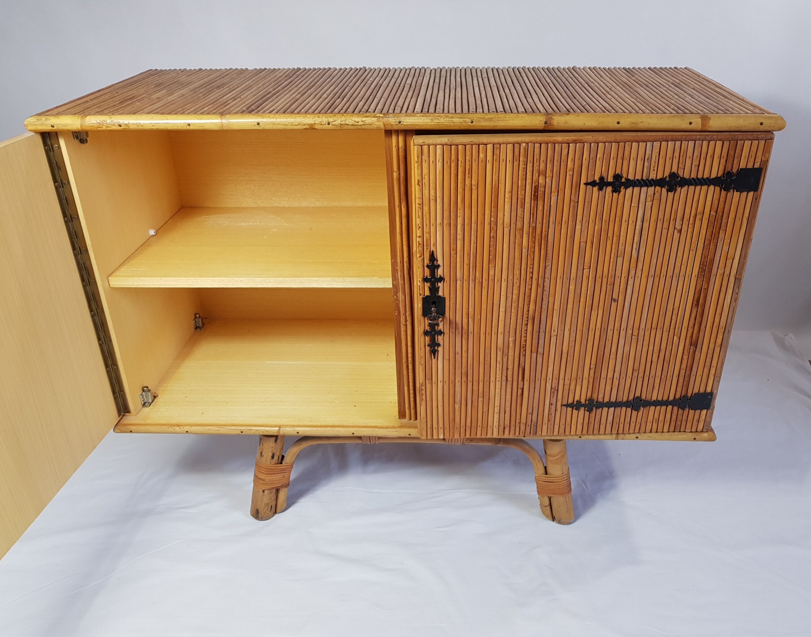 Buffet in rattan 50s