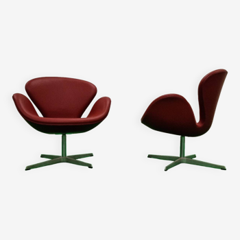 Paire de chaises Swan Arne Jacobsen par Fritz Hansen