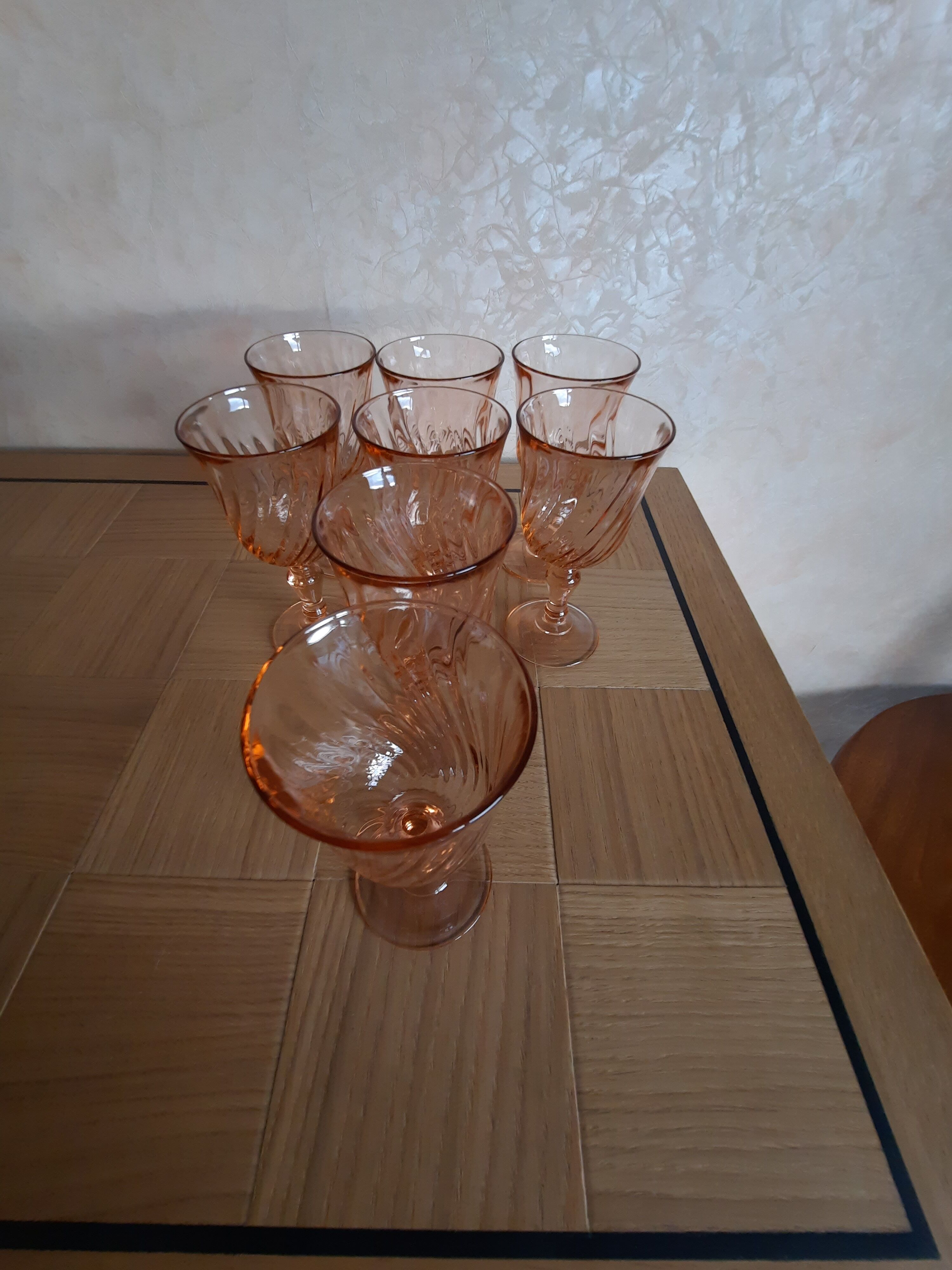 Set de 8 verres à pieds modèle « Rosaline » Arcoroc Luminarc