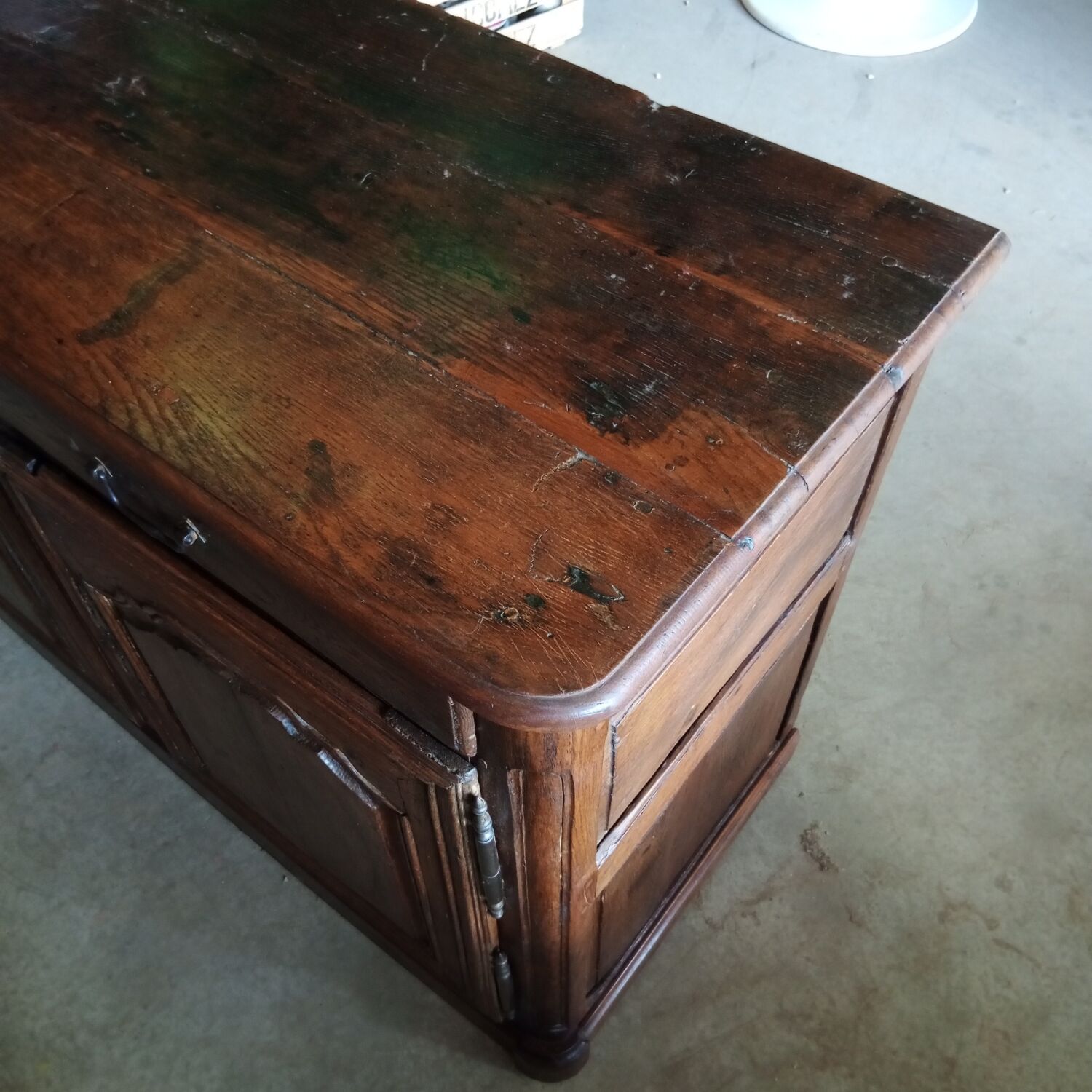 Rustic antique oak sideboard with 2 doors