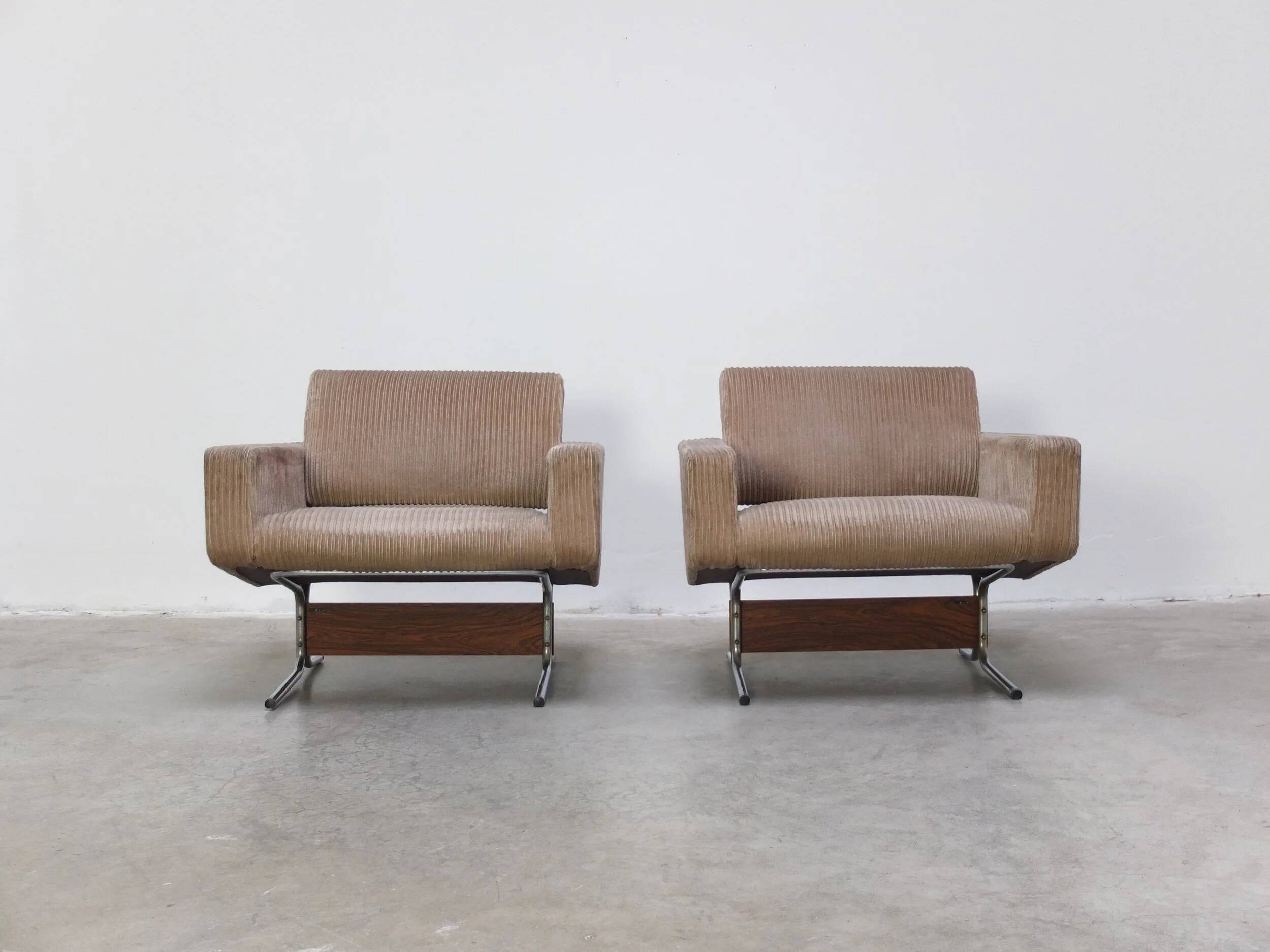Pair of 'Caracas' lounge chairs by Pierre Guariche for Meurop, 1967