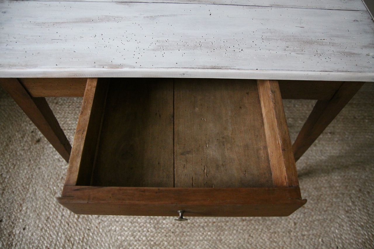 Table en bois patinée