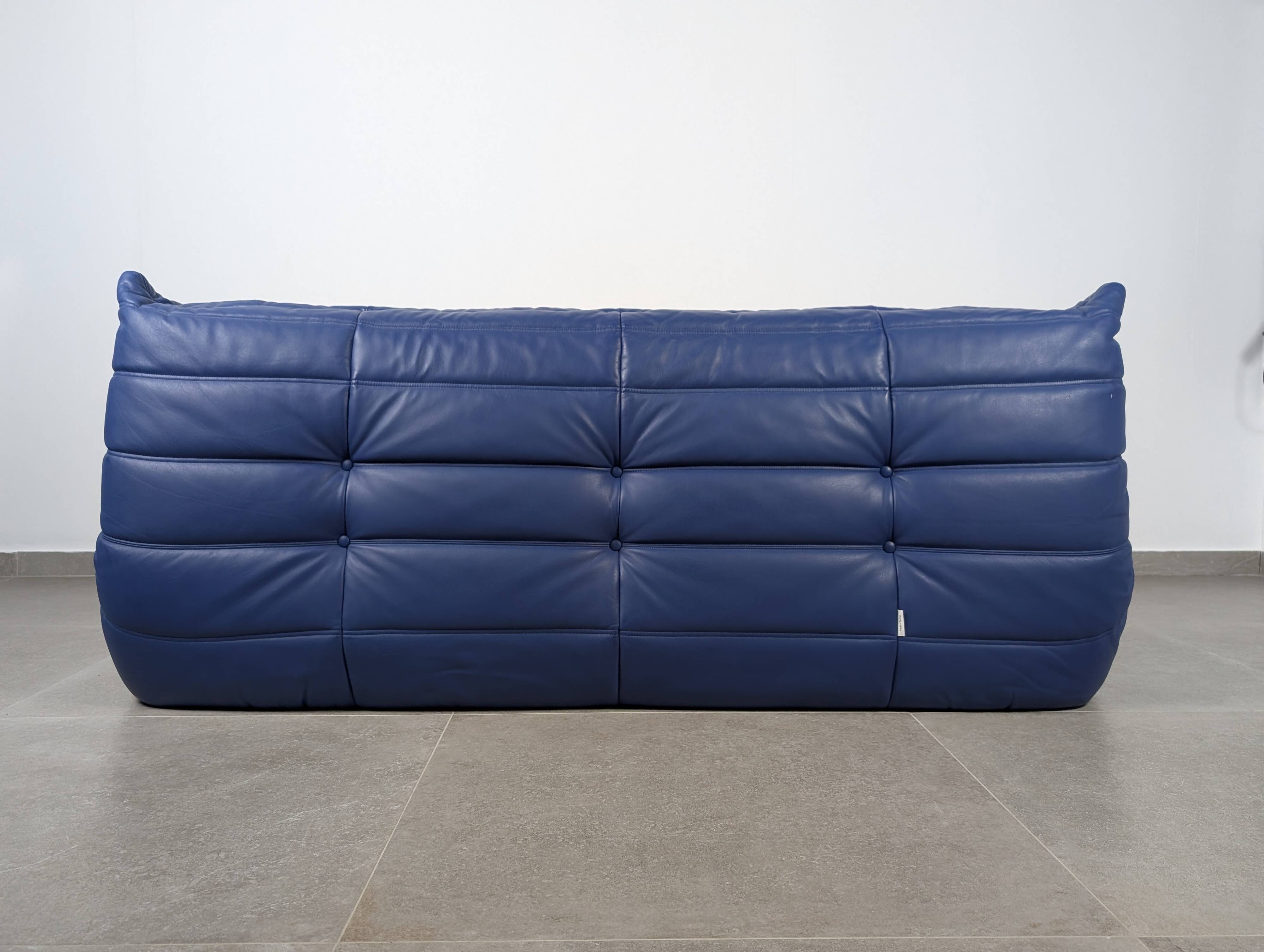 Canapé 3 places Michel Ducaroy Togo en cuir bleu Ligne Roset France années 1980