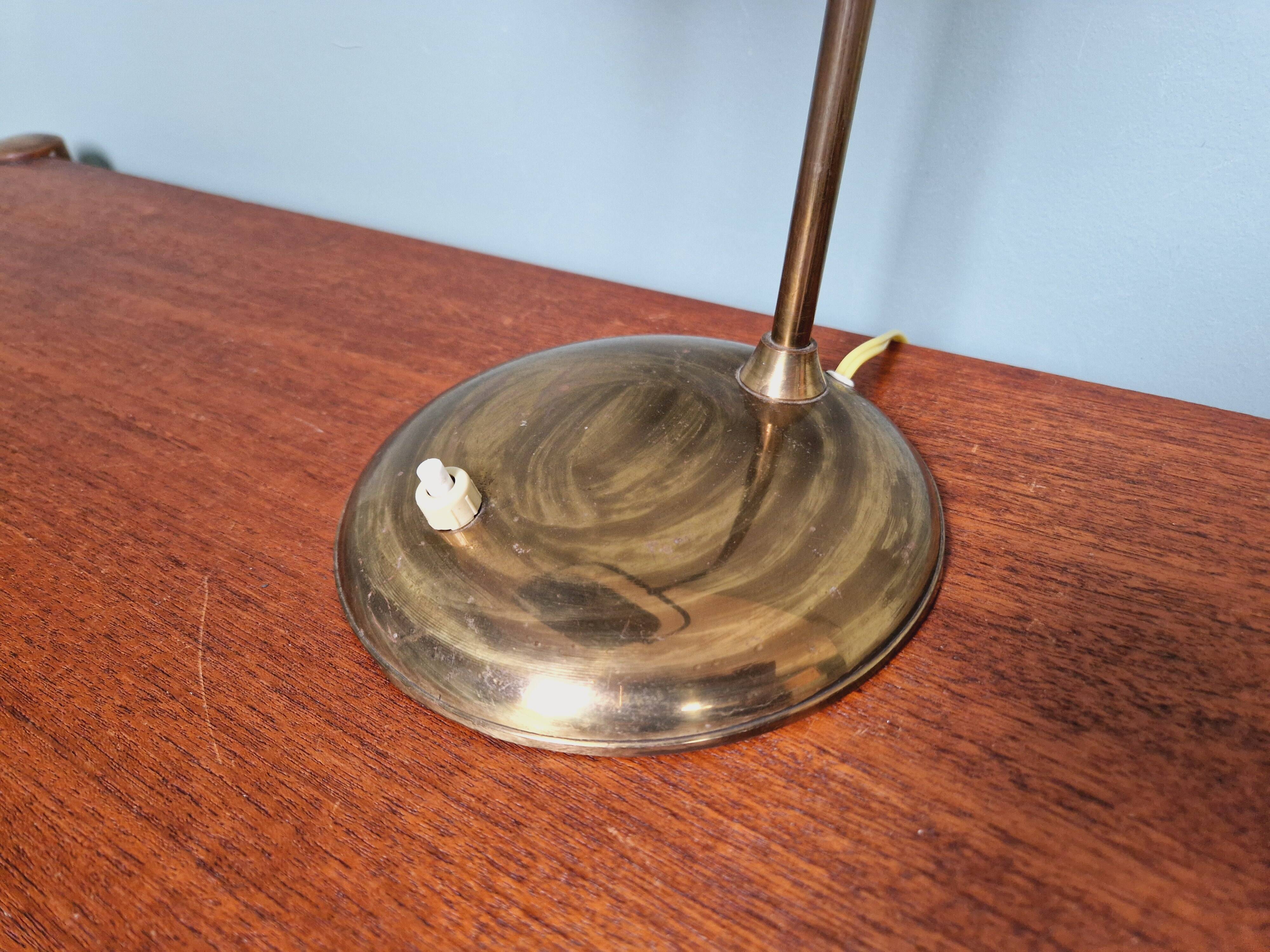 Banker's lamp in brass and green opaline, 1930s