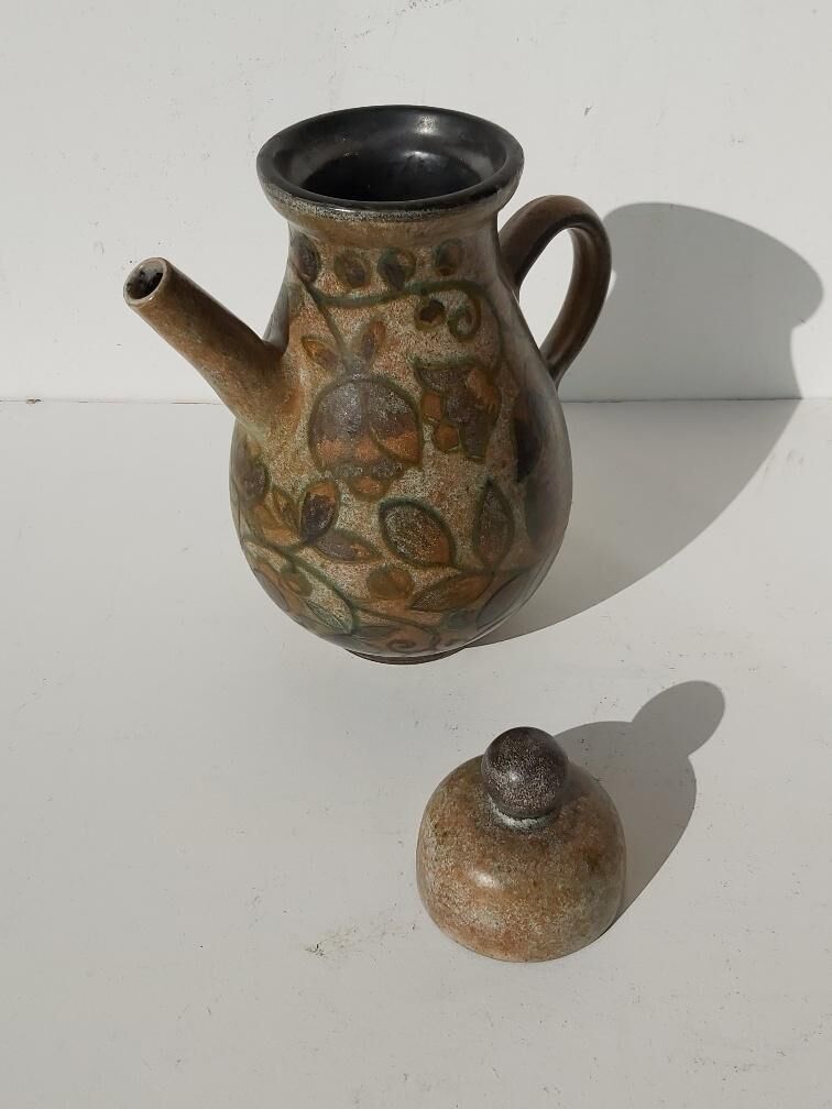 Large ceramic teapot La Grange aux Potiers René and Madeleine Valencia